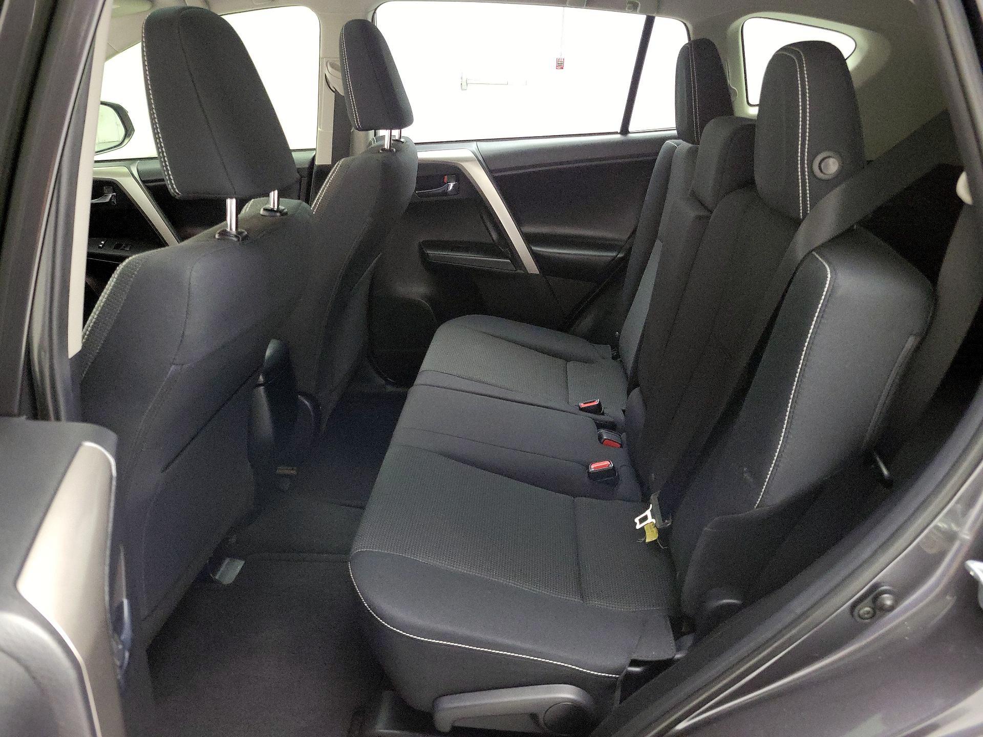 Thumbnail: 2018 Toyota RAV4 - 20