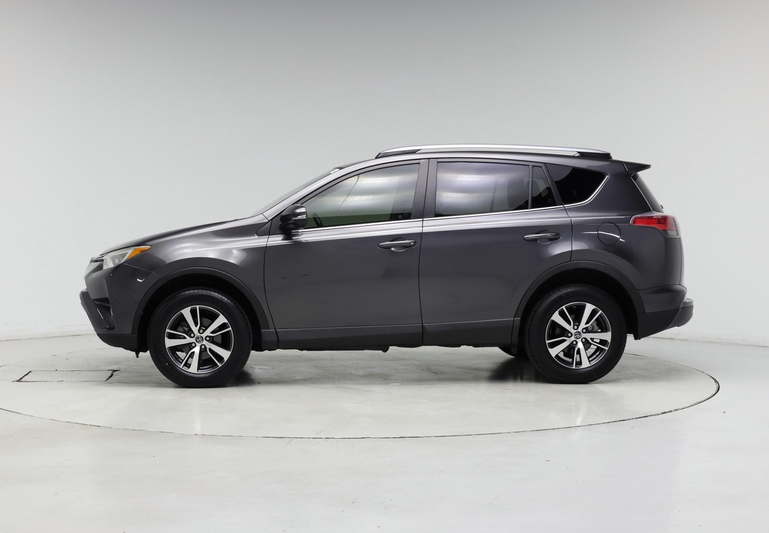 Thumbnail: 2018 Toyota RAV4 - 3