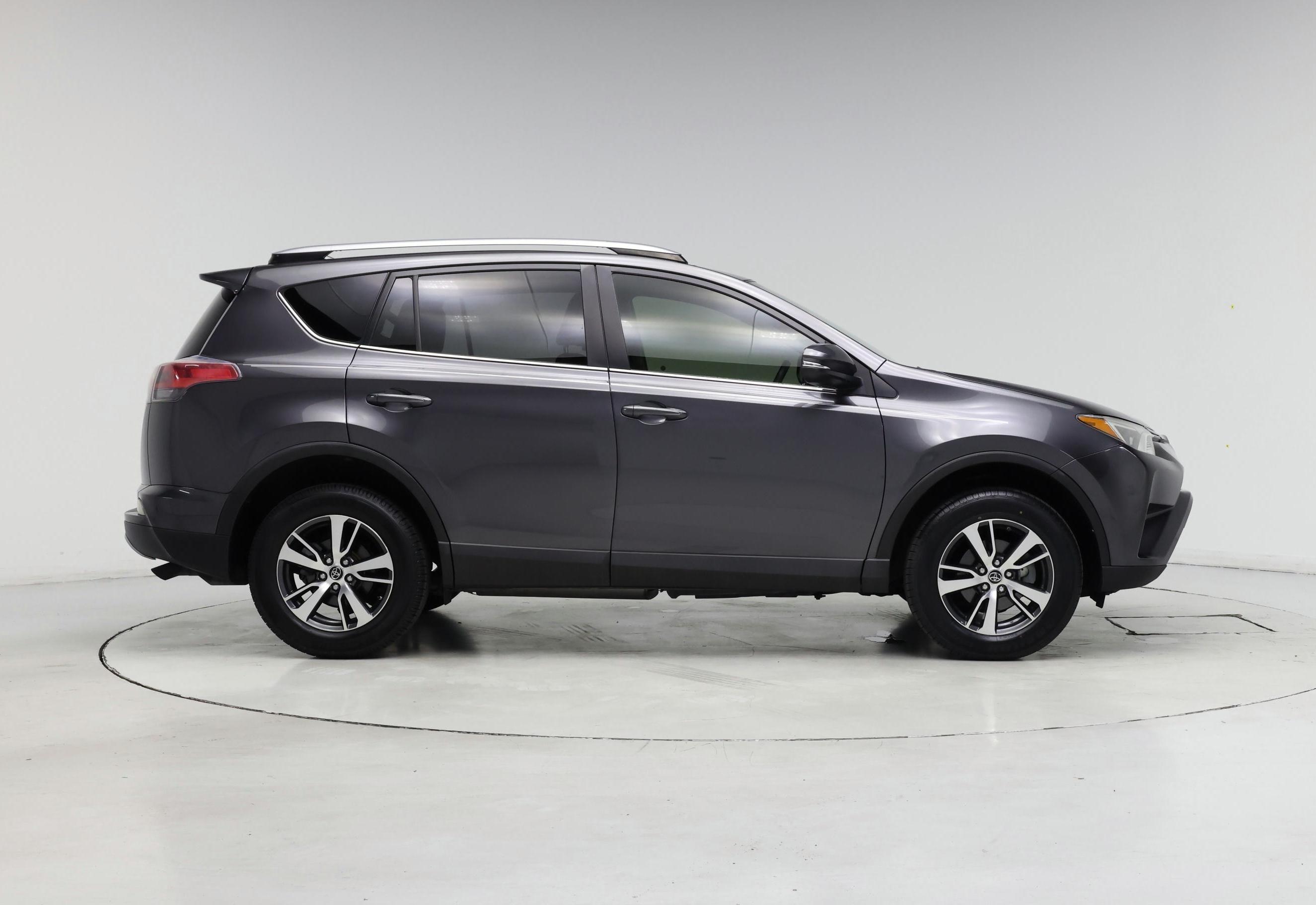Thumbnail: 2018 Toyota RAV4 - 7