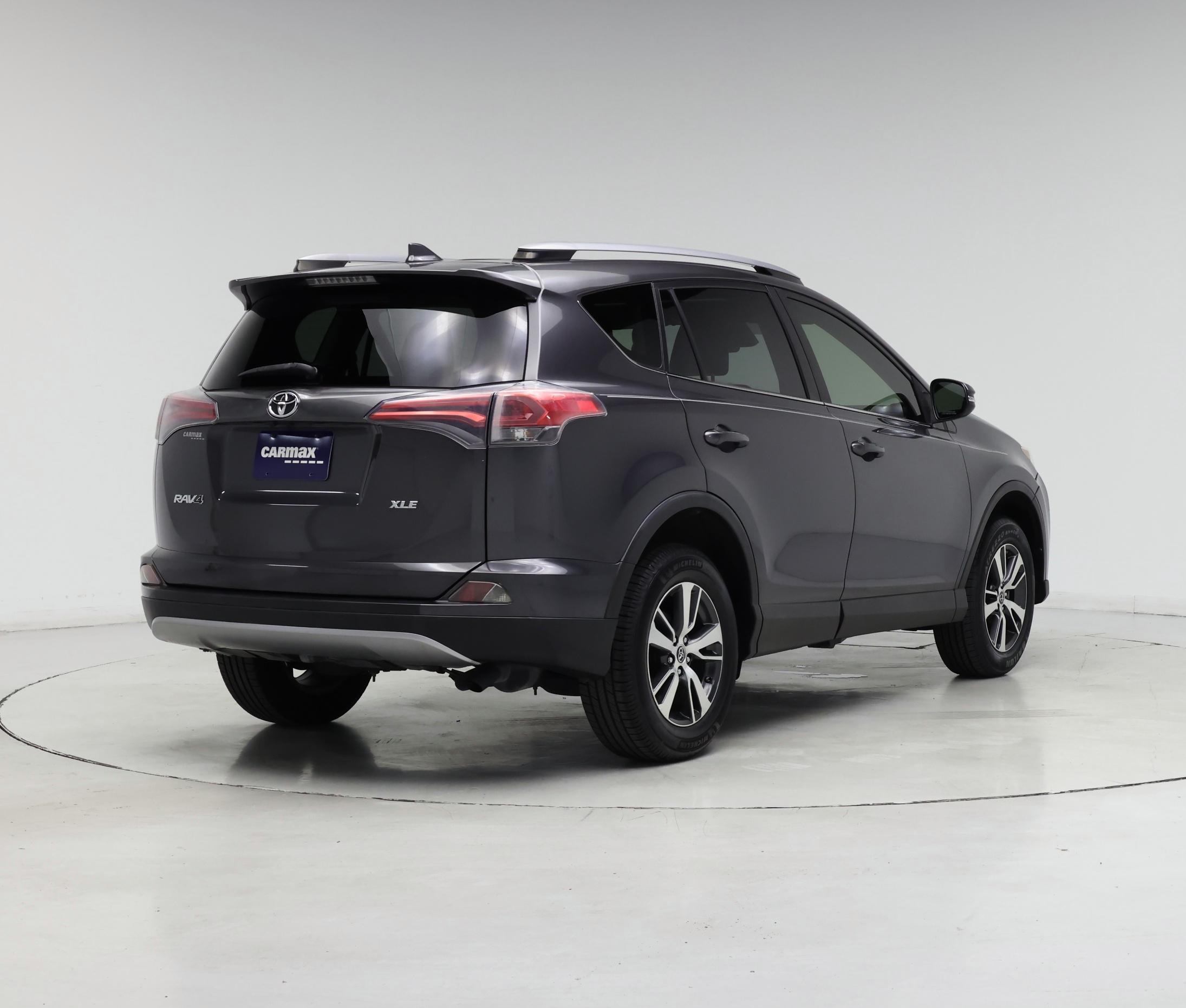 Thumbnail: 2018 Toyota RAV4 - 8