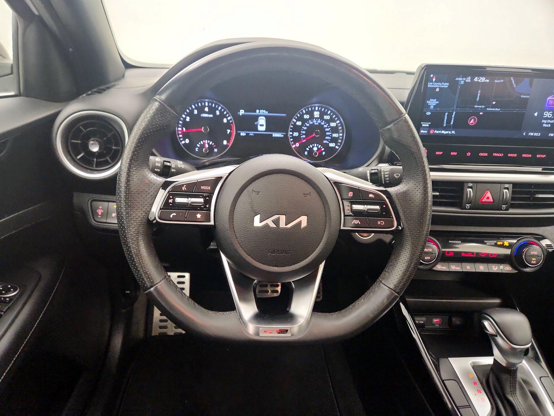 Thumbnail: 2022 Kia Forte - 10