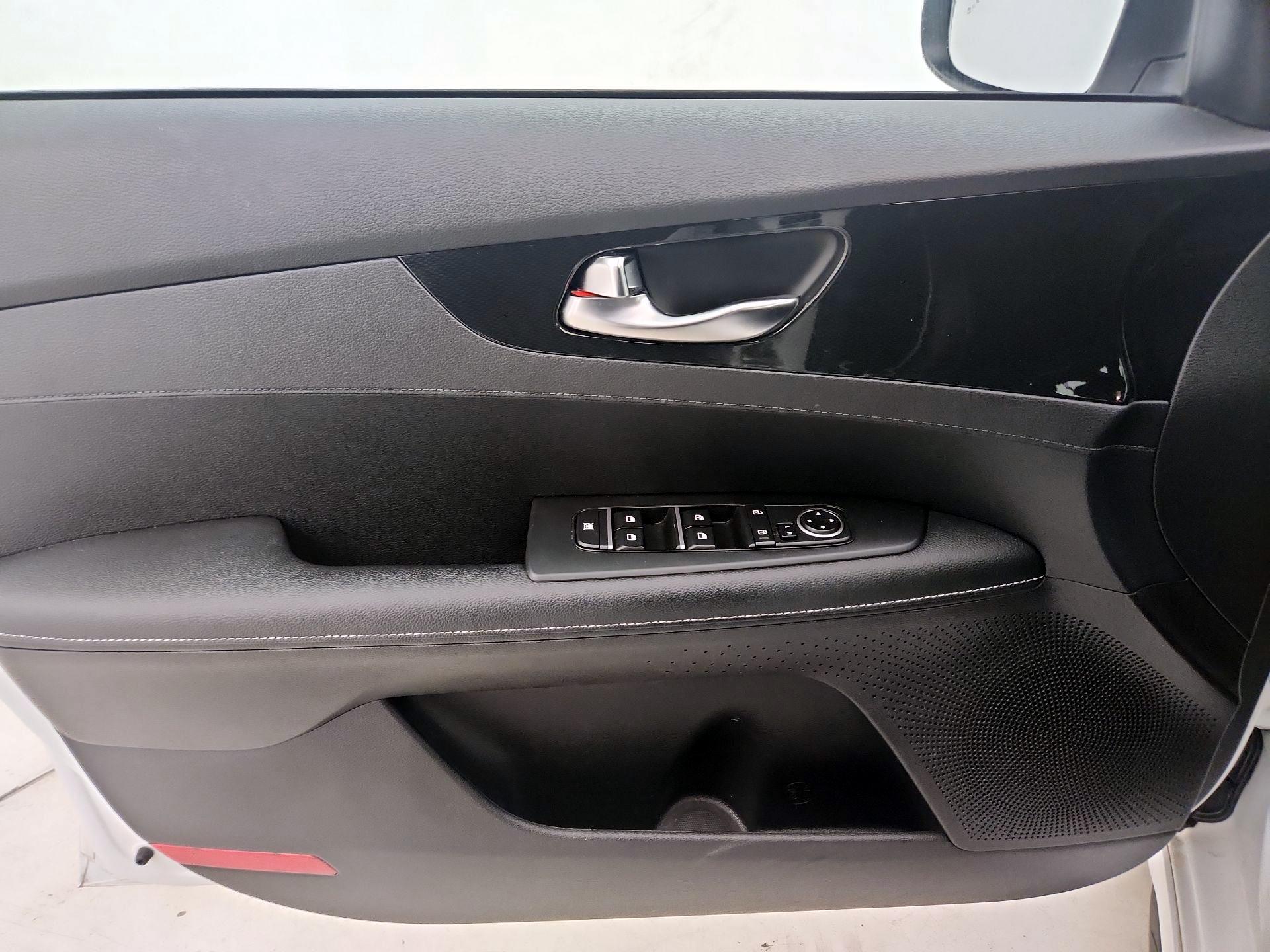 Thumbnail: 2022 Kia Forte - 12