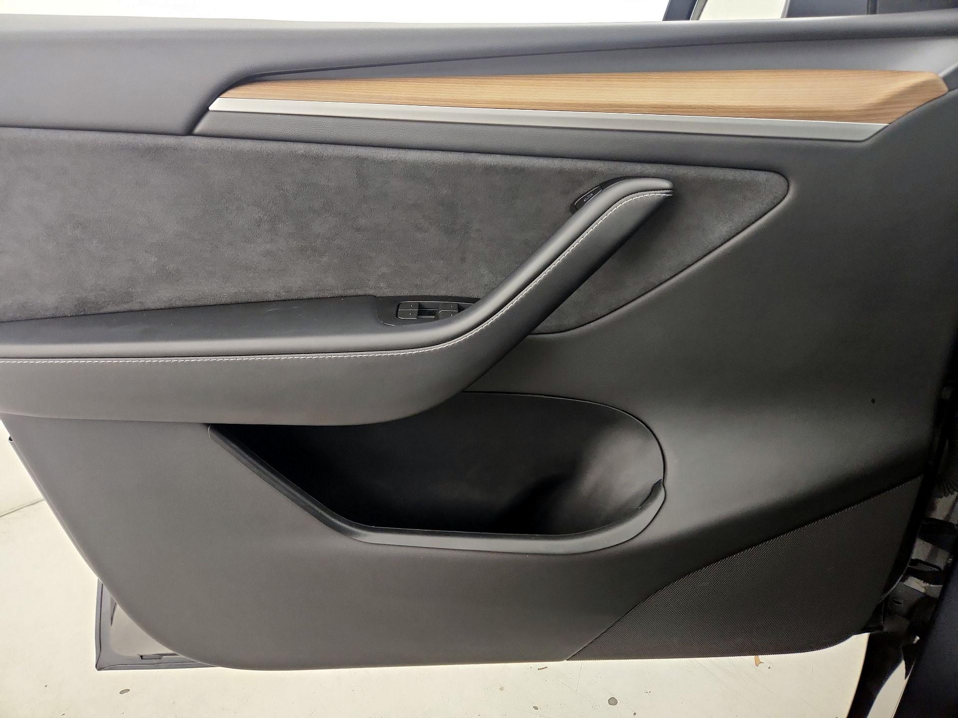 Thumbnail: 2023 Tesla Model Y - 12