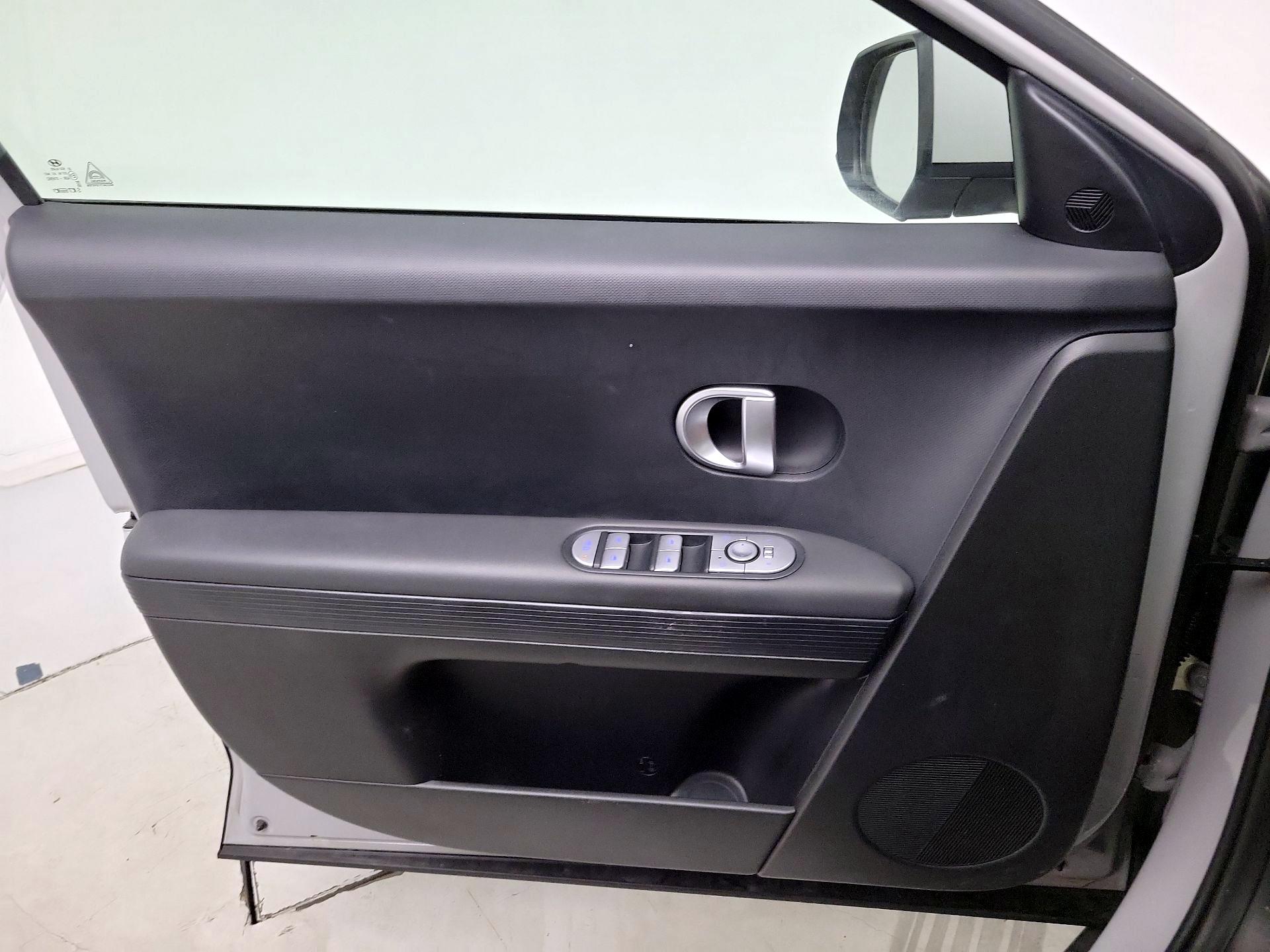 Thumbnail: 2022 Hyundai Ioniq 5 - 12