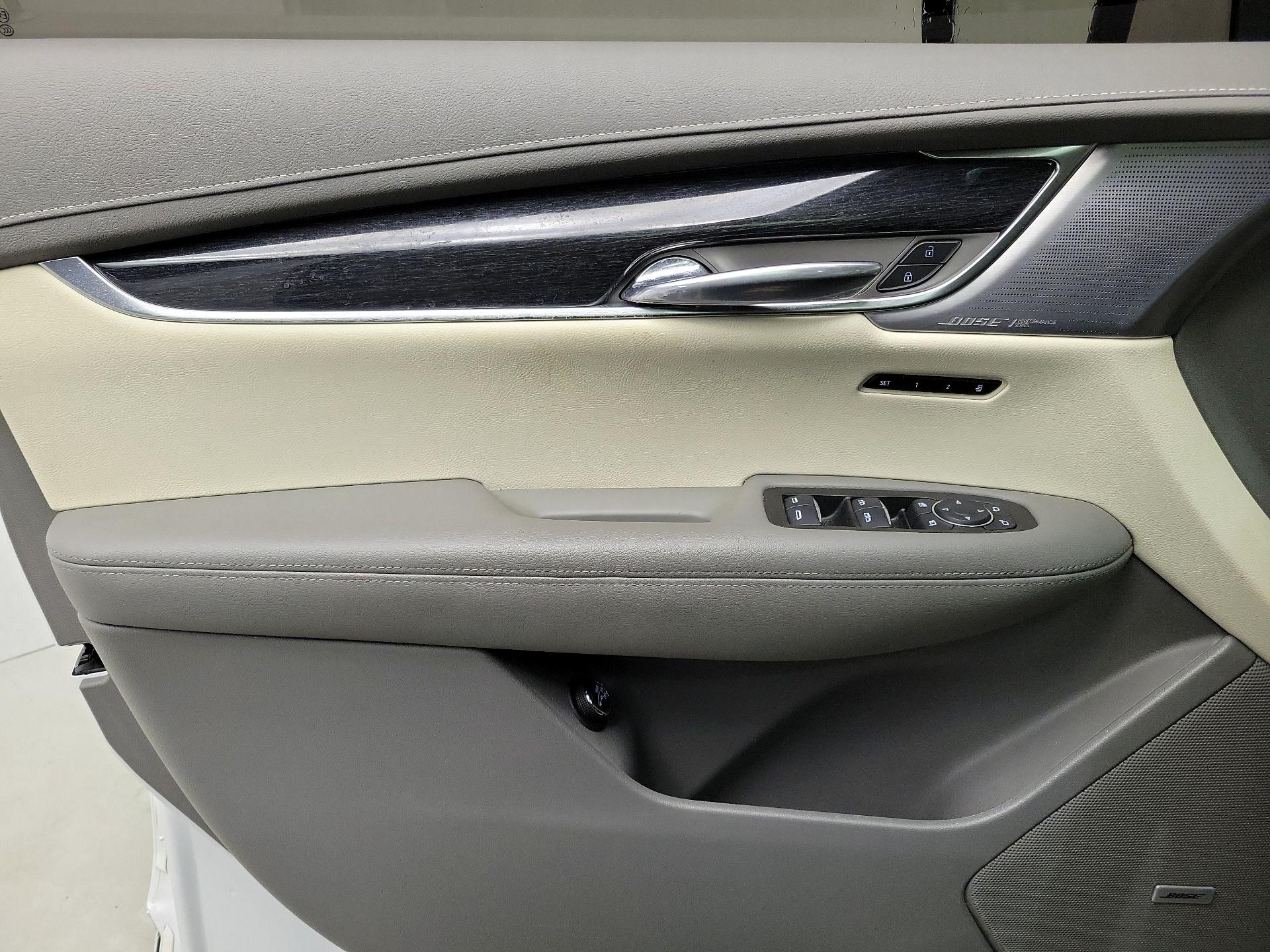 Thumbnail: 2023 Cadillac XT6 - 12