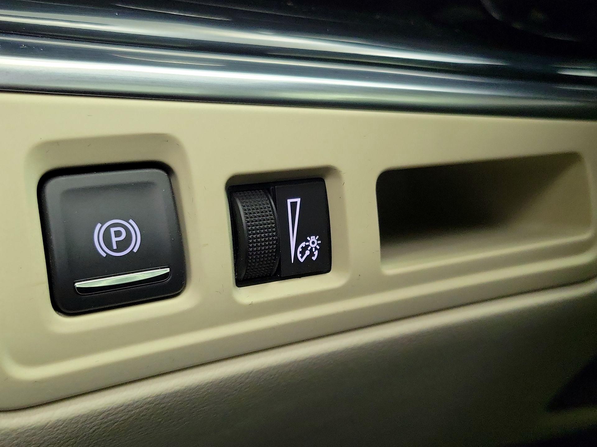 Thumbnail: 2023 Cadillac XT6 - 13