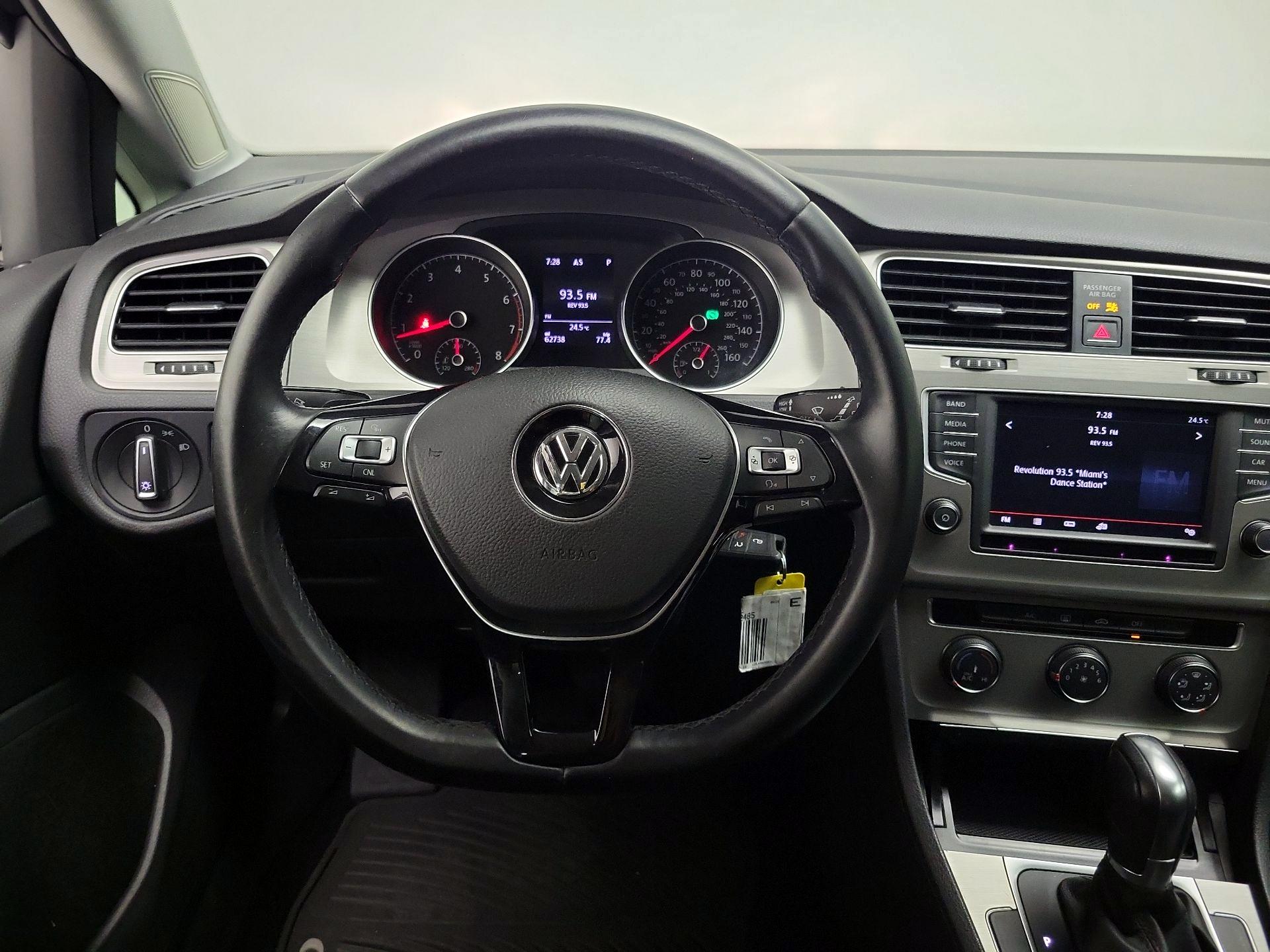 Thumbnail: 2016 Volkswagen Golf - 10