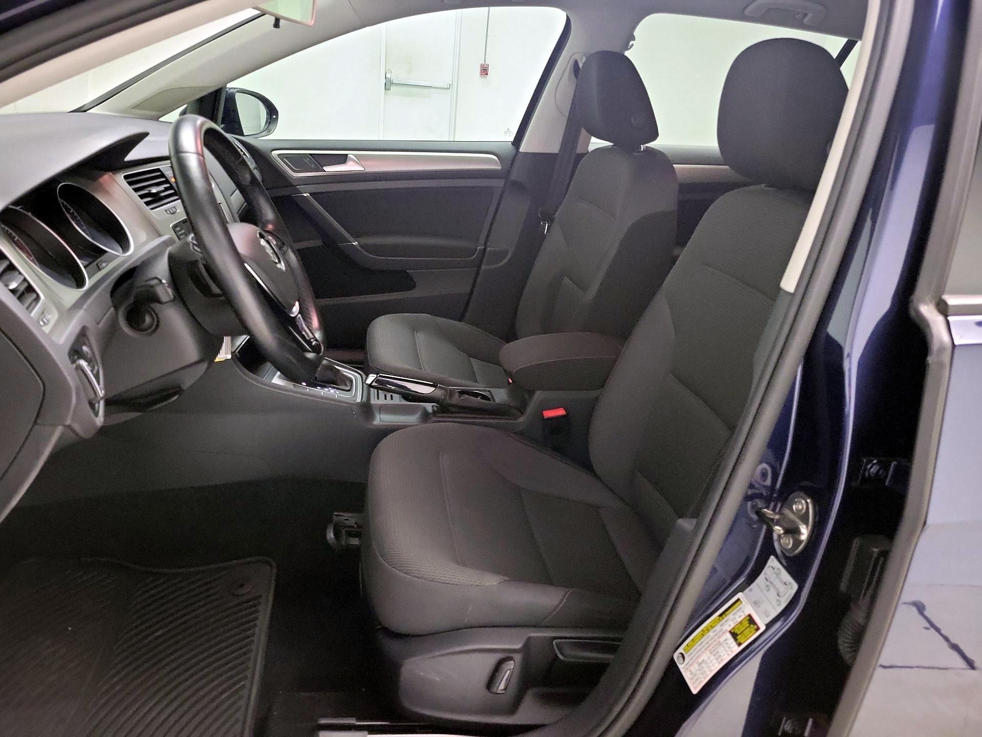 Thumbnail: 2016 Volkswagen Golf - 11