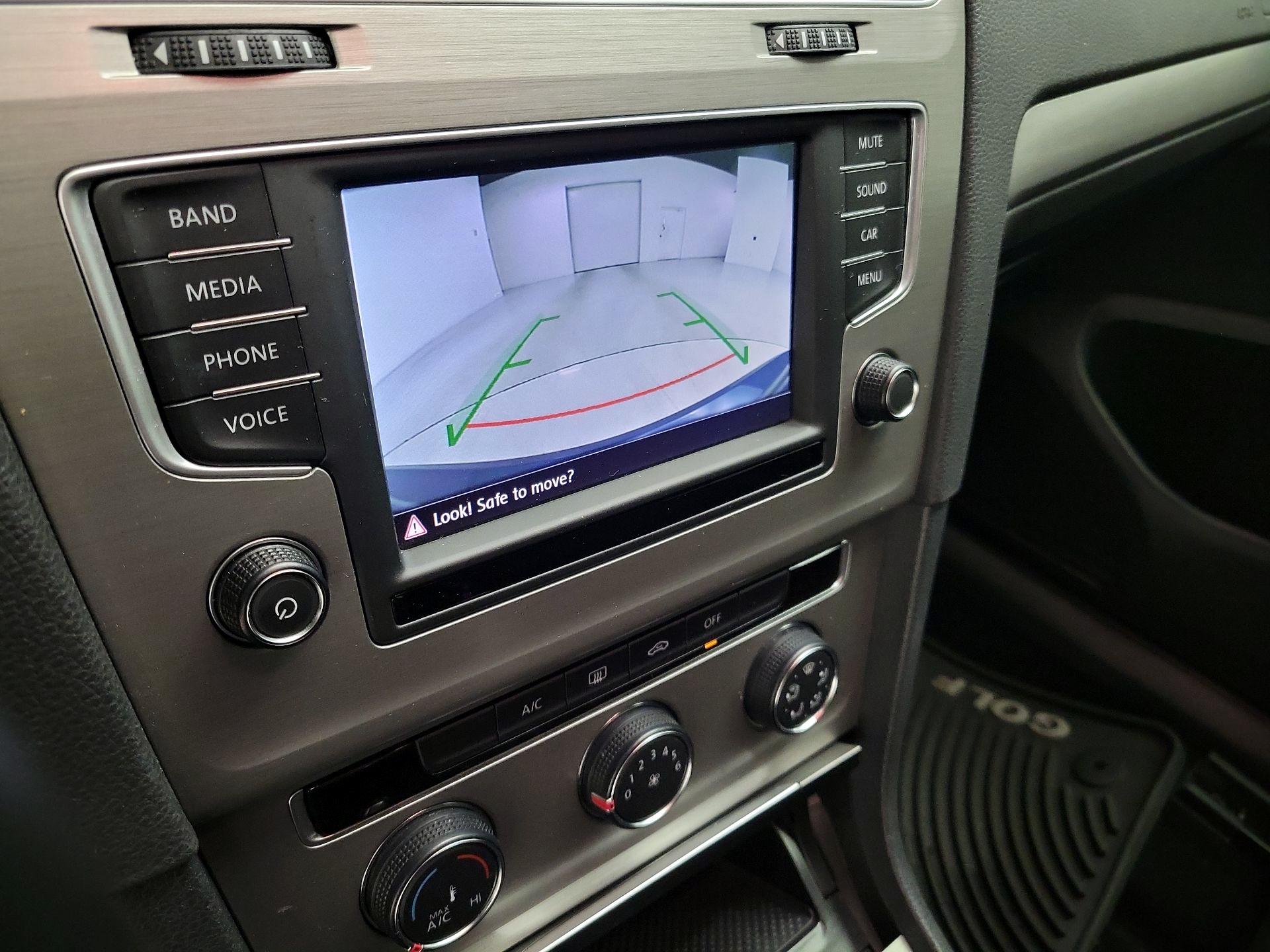 Thumbnail: 2016 Volkswagen Golf - 14