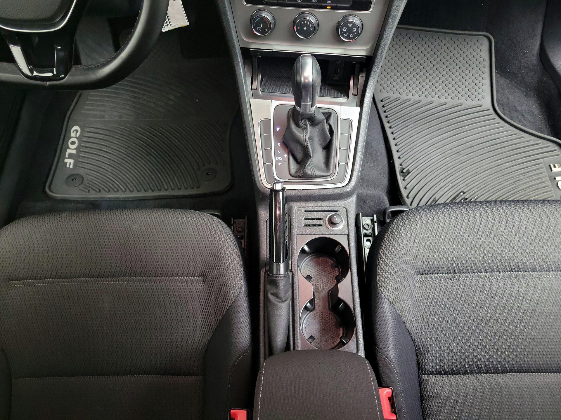 Thumbnail: 2016 Volkswagen Golf - 17