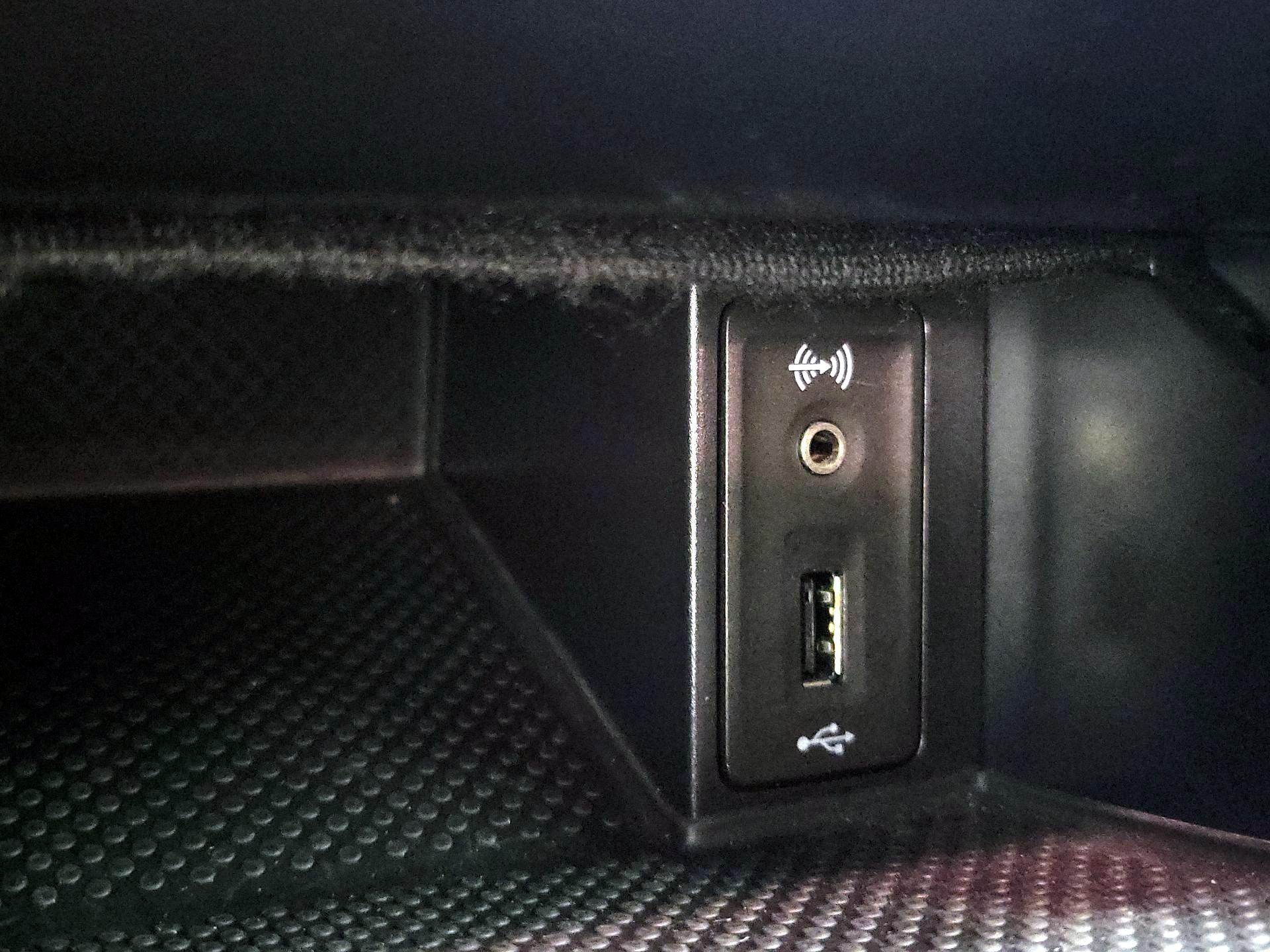 Thumbnail: 2016 Volkswagen Golf - 18