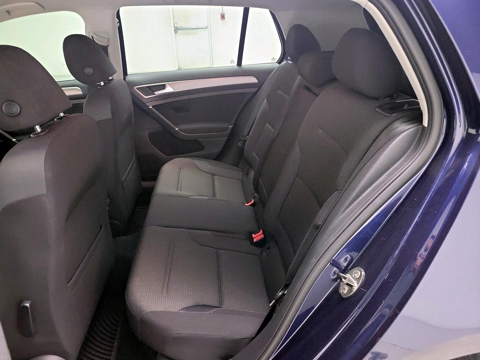 Thumbnail: 2016 Volkswagen Golf - 19