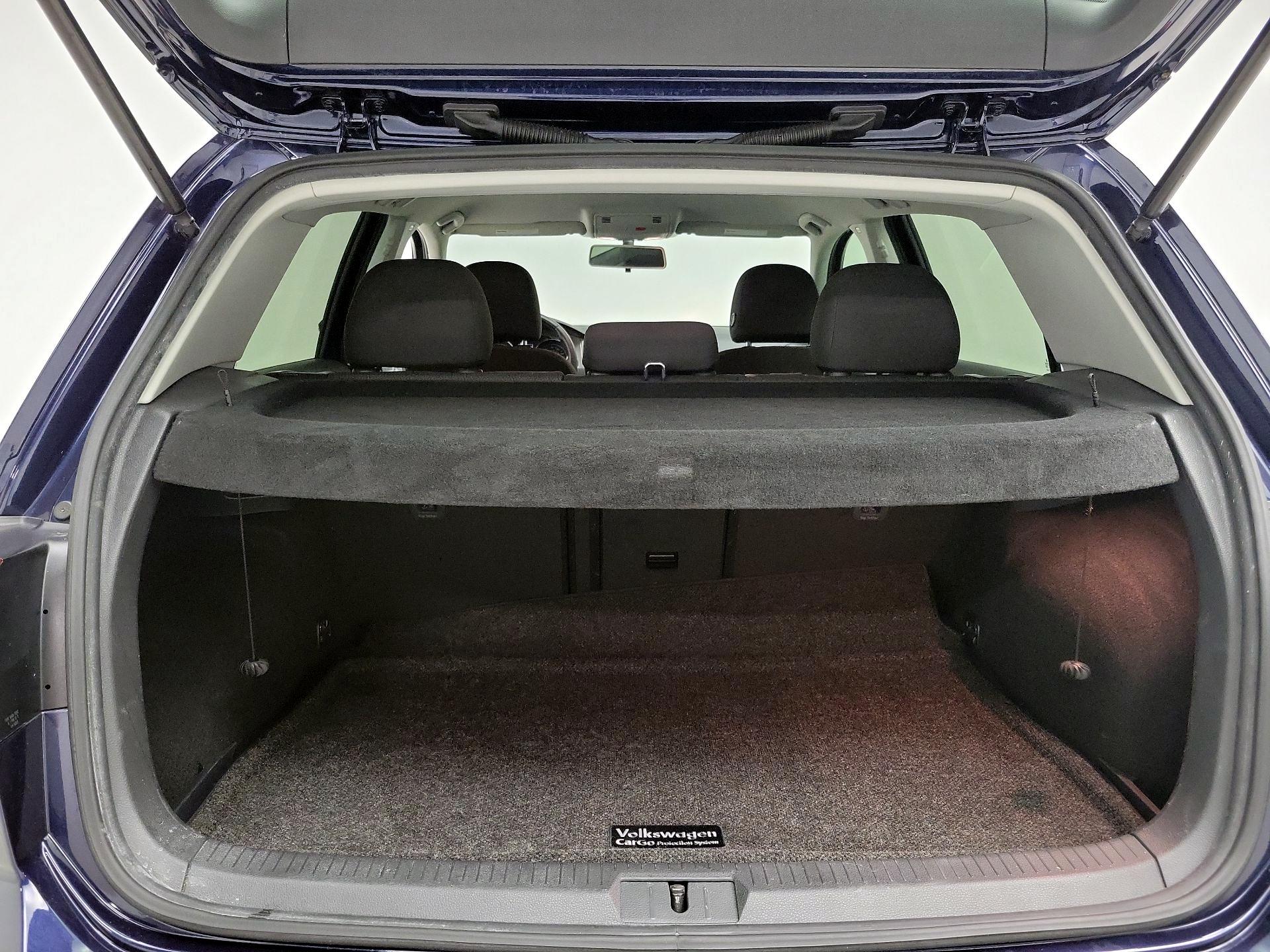 Thumbnail: 2016 Volkswagen Golf - 20