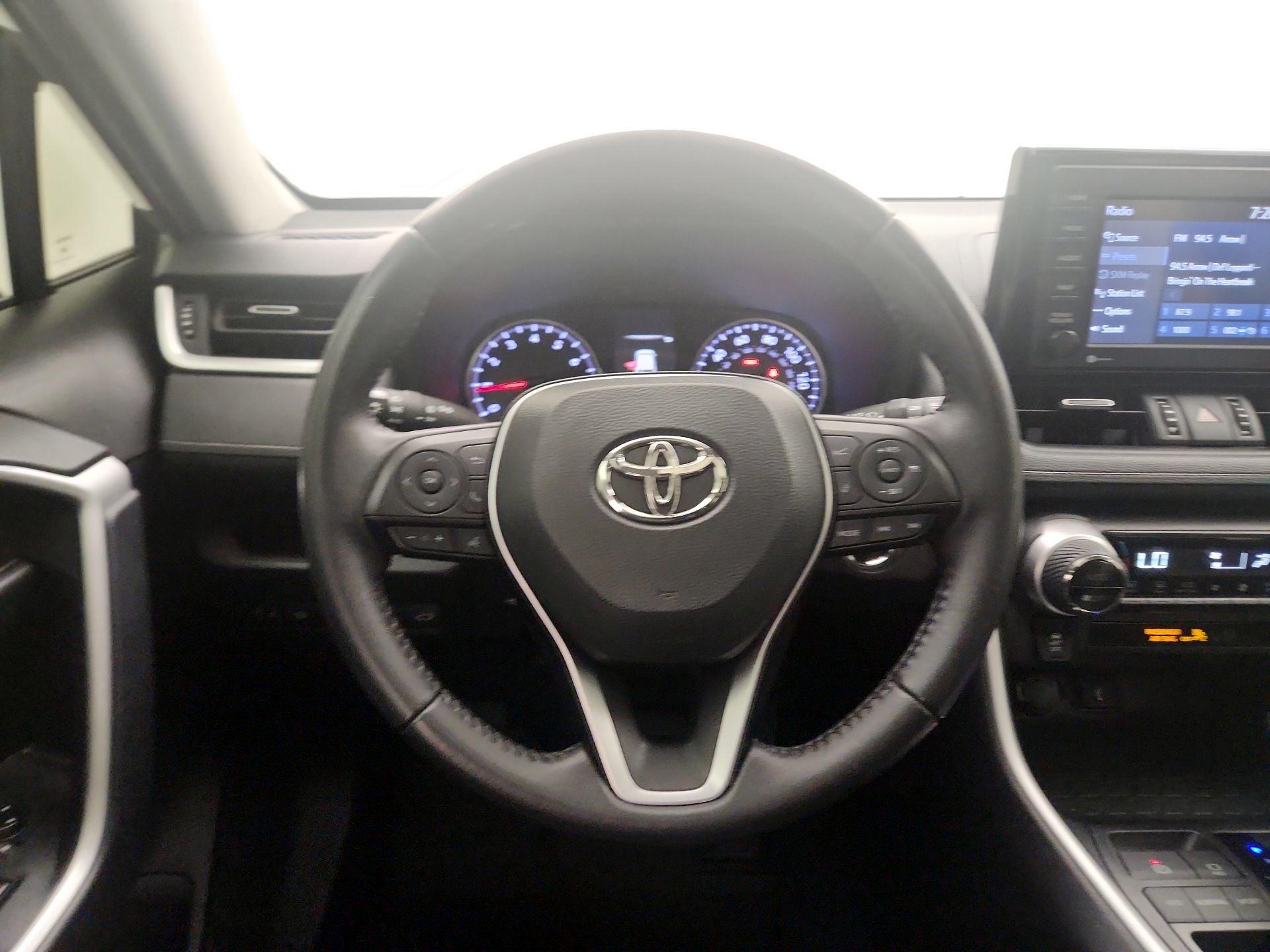 Thumbnail: 2021 Toyota RAV4 - 10