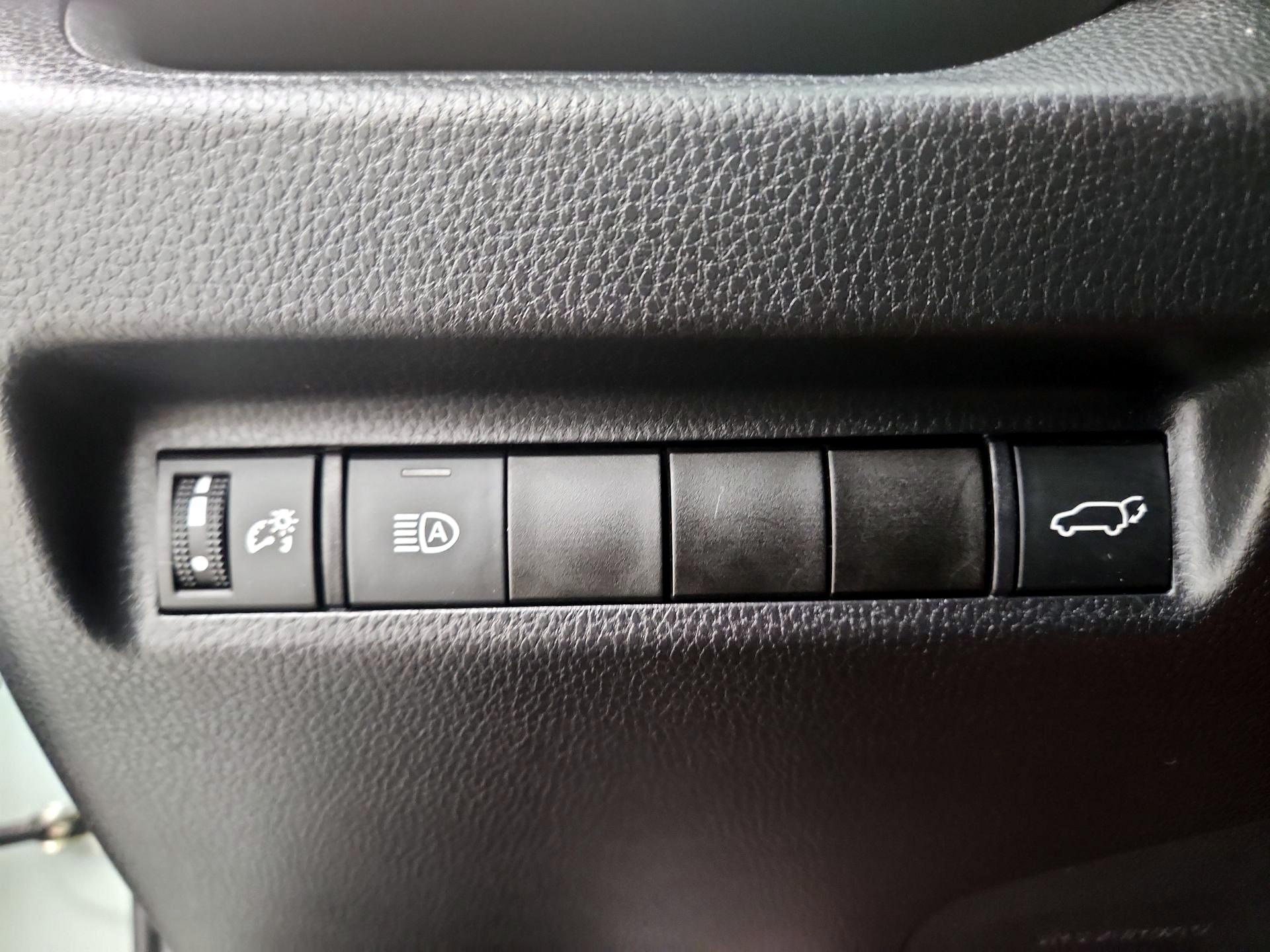 Thumbnail: 2021 Toyota RAV4 - 13