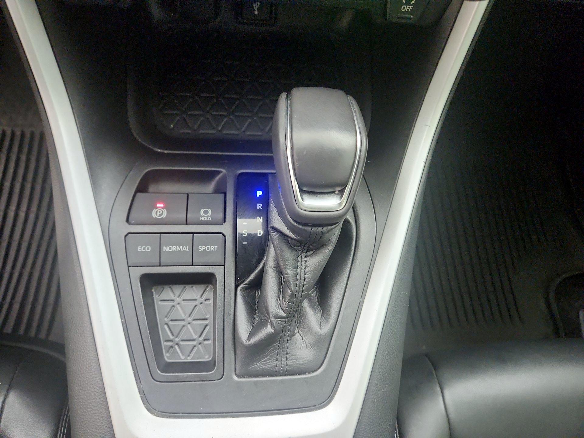 Thumbnail: 2021 Toyota RAV4 - 17