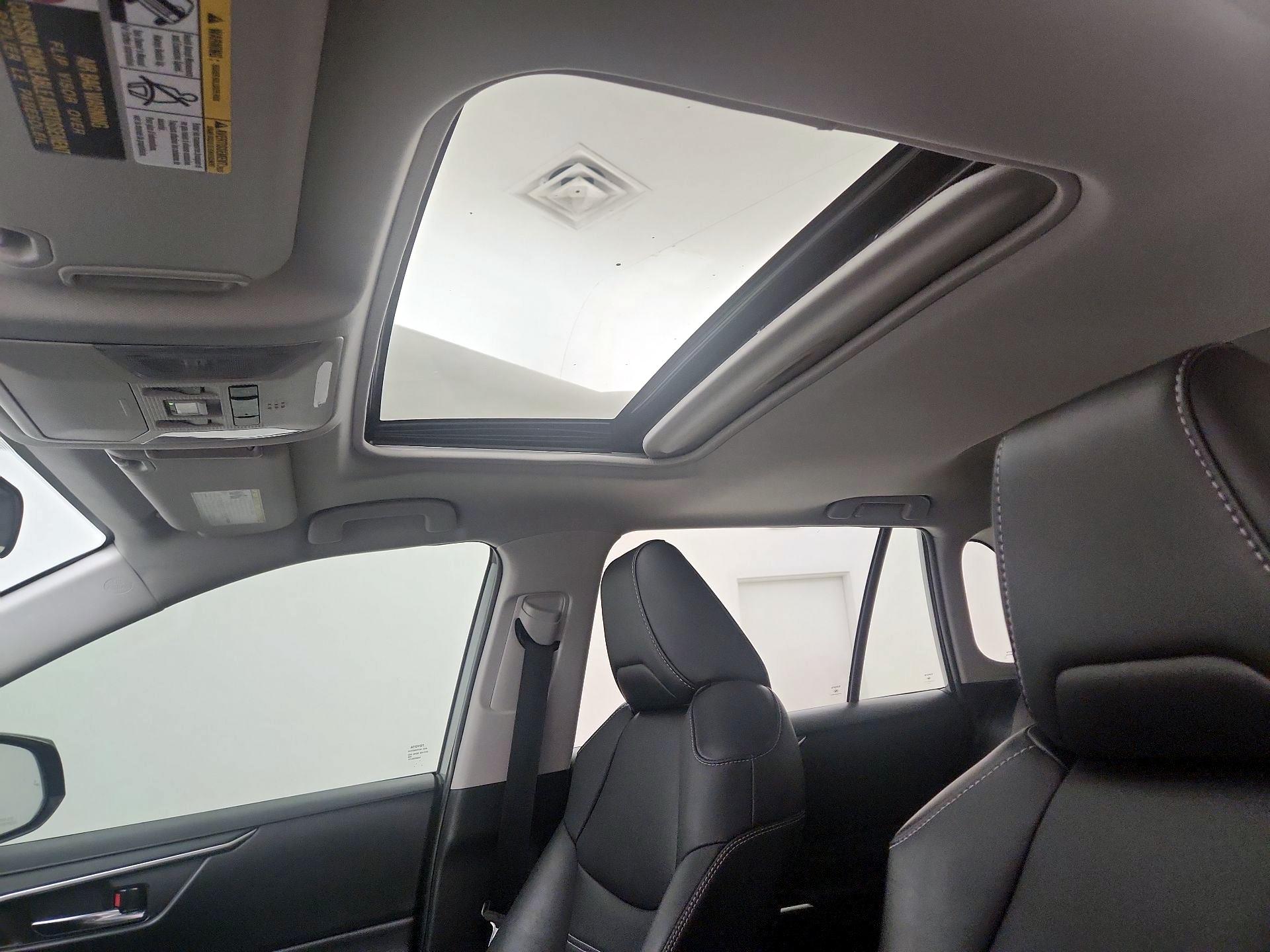 Thumbnail: 2021 Toyota RAV4 - 19