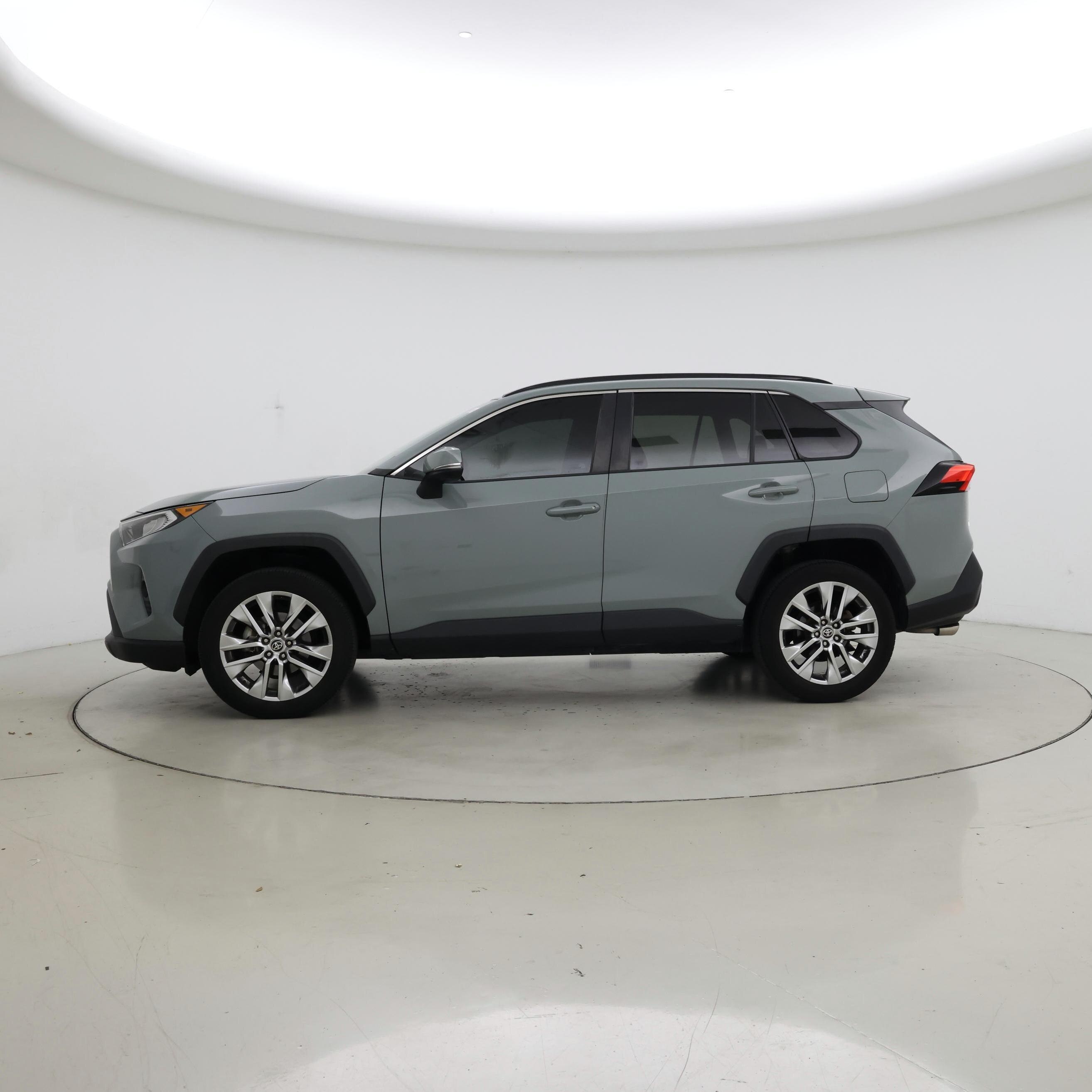 Thumbnail: 2021 Toyota RAV4 - 3