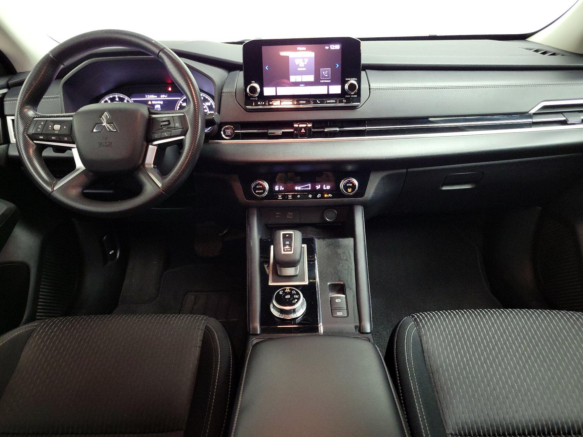 Thumbnail: 2022 Mitsubishi Outlander - 9