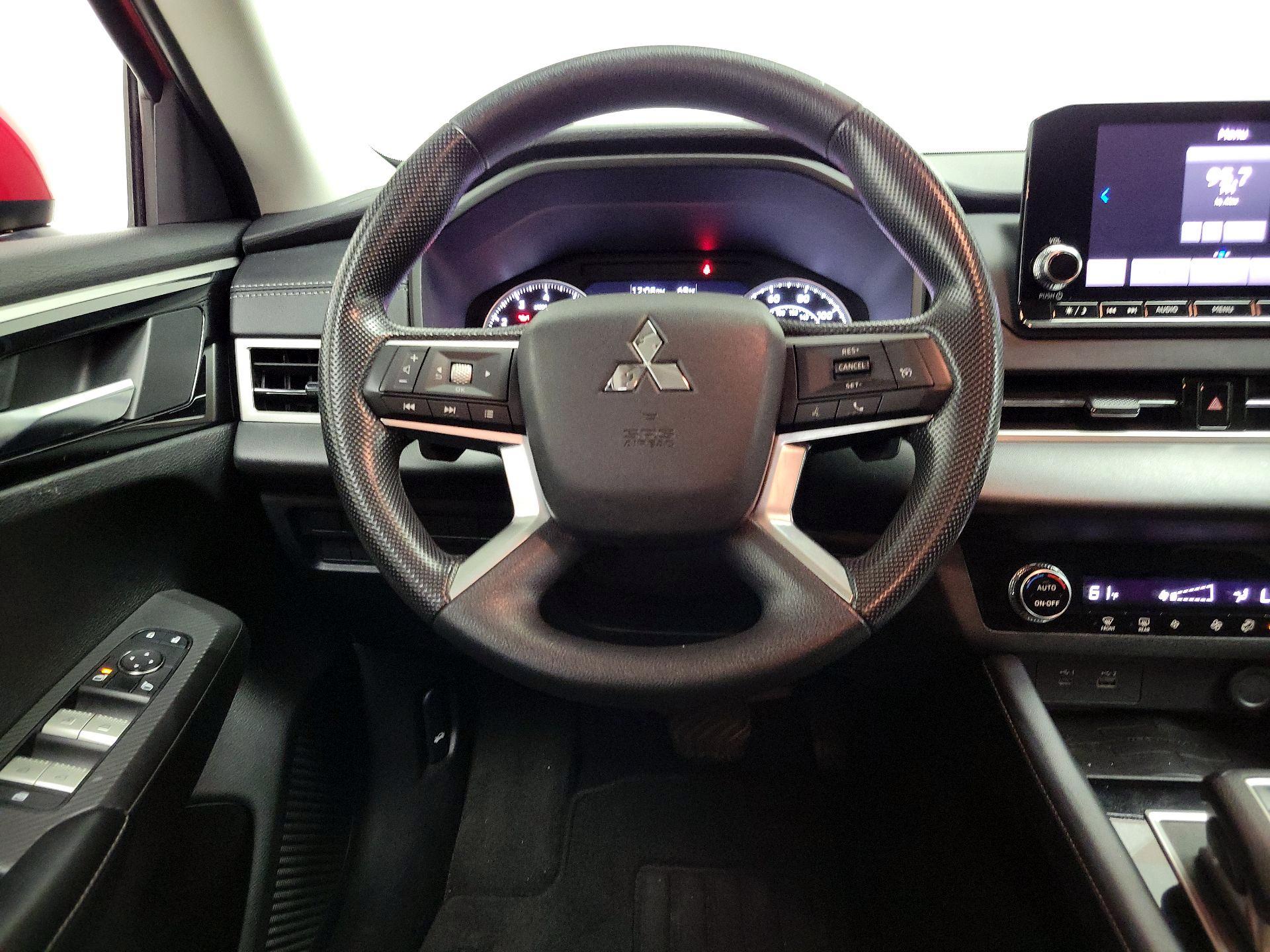 Thumbnail: 2022 Mitsubishi Outlander - 10