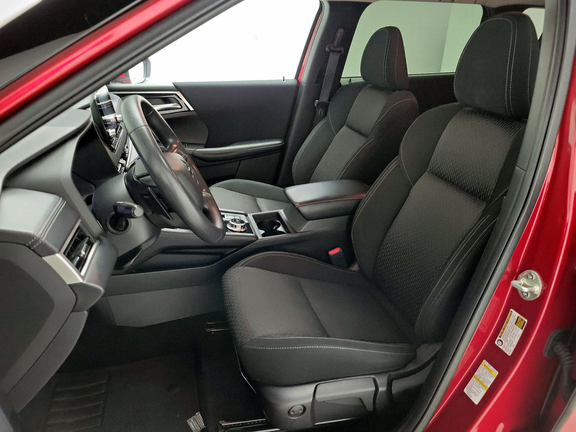 Thumbnail: 2022 Mitsubishi Outlander - 11