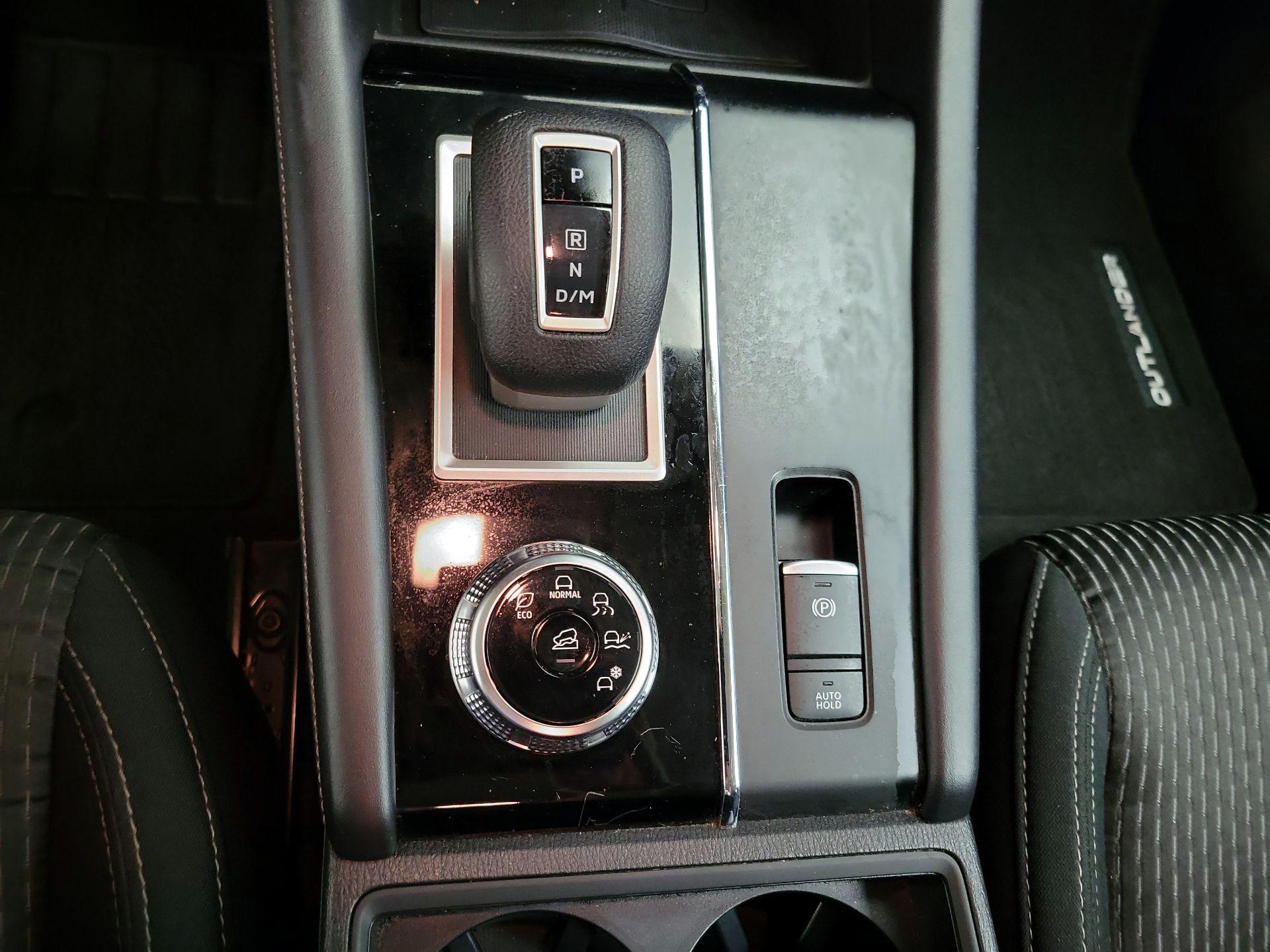 Thumbnail: 2022 Mitsubishi Outlander - 17