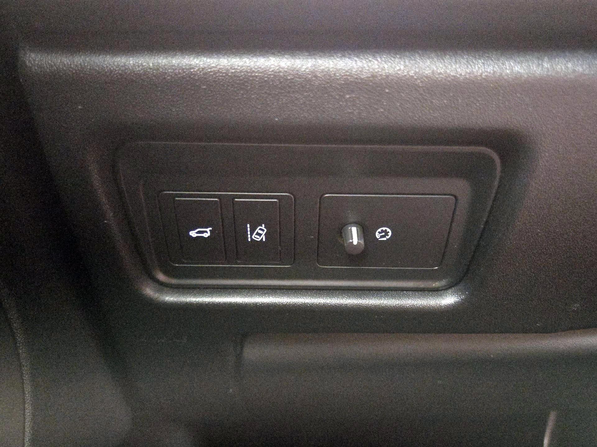 Thumbnail: 2019 Land Rover Discovery Sport - 13