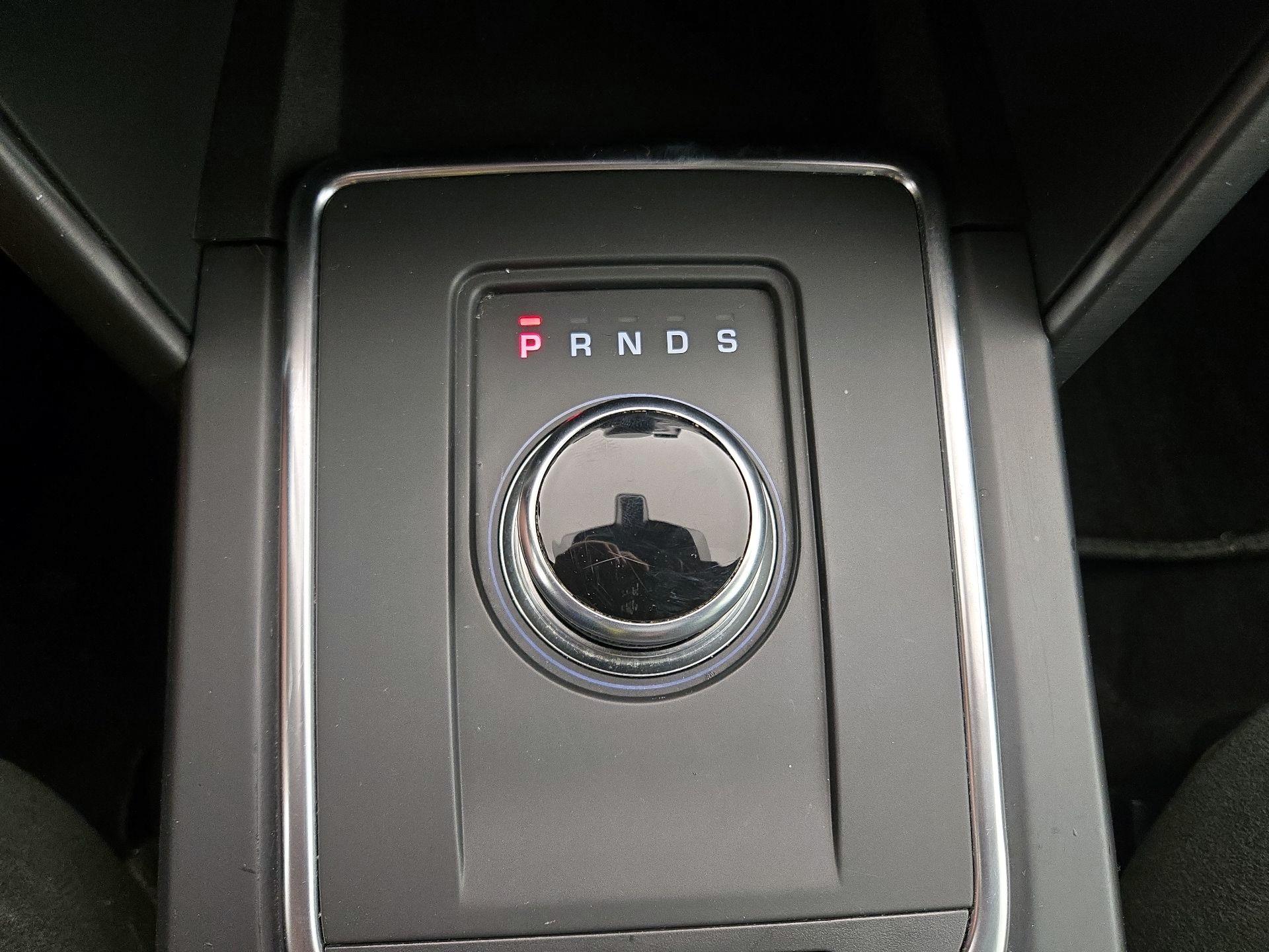 Thumbnail: 2019 Land Rover Discovery Sport - 18