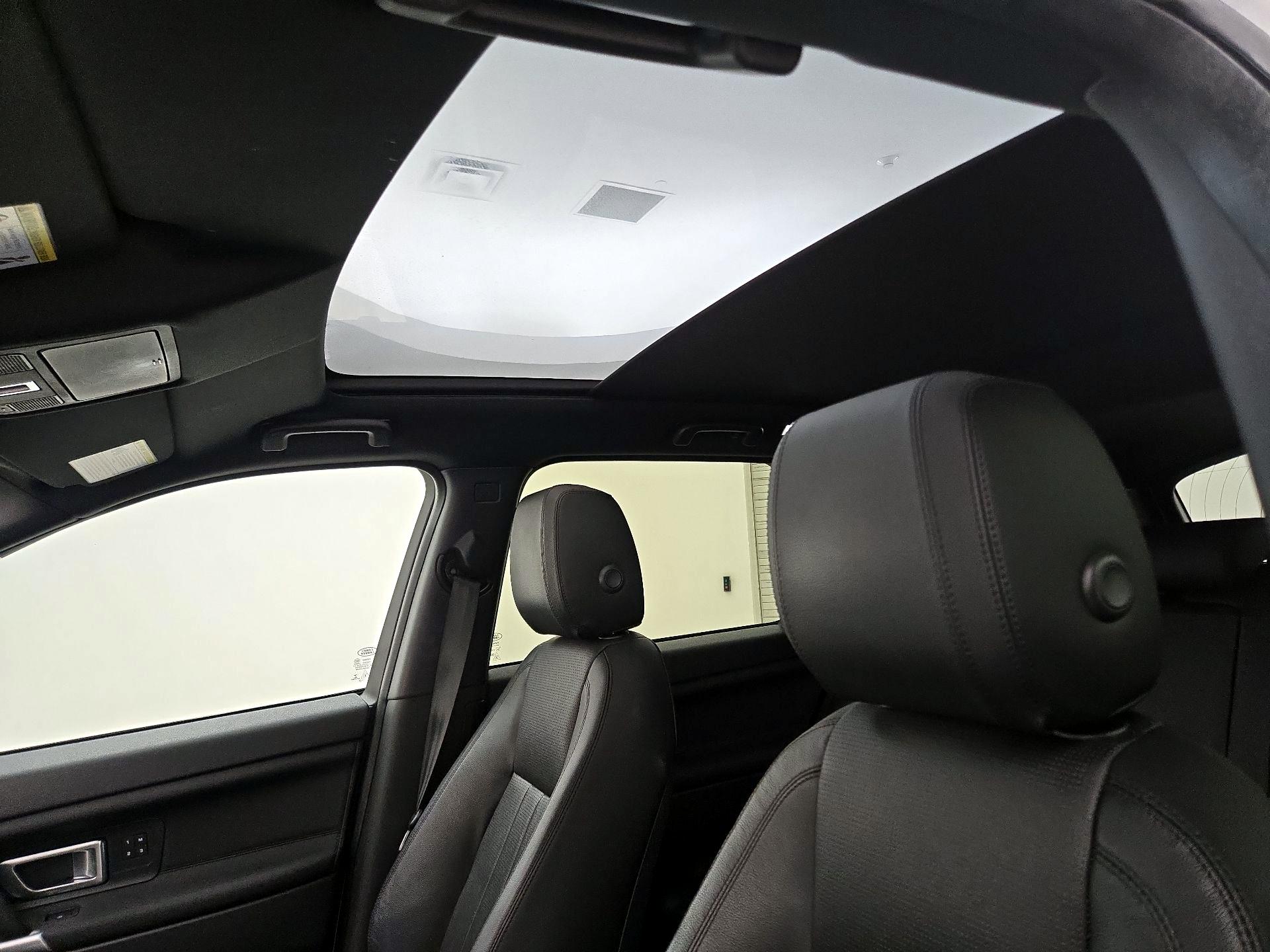 Thumbnail: 2019 Land Rover Discovery Sport - 20