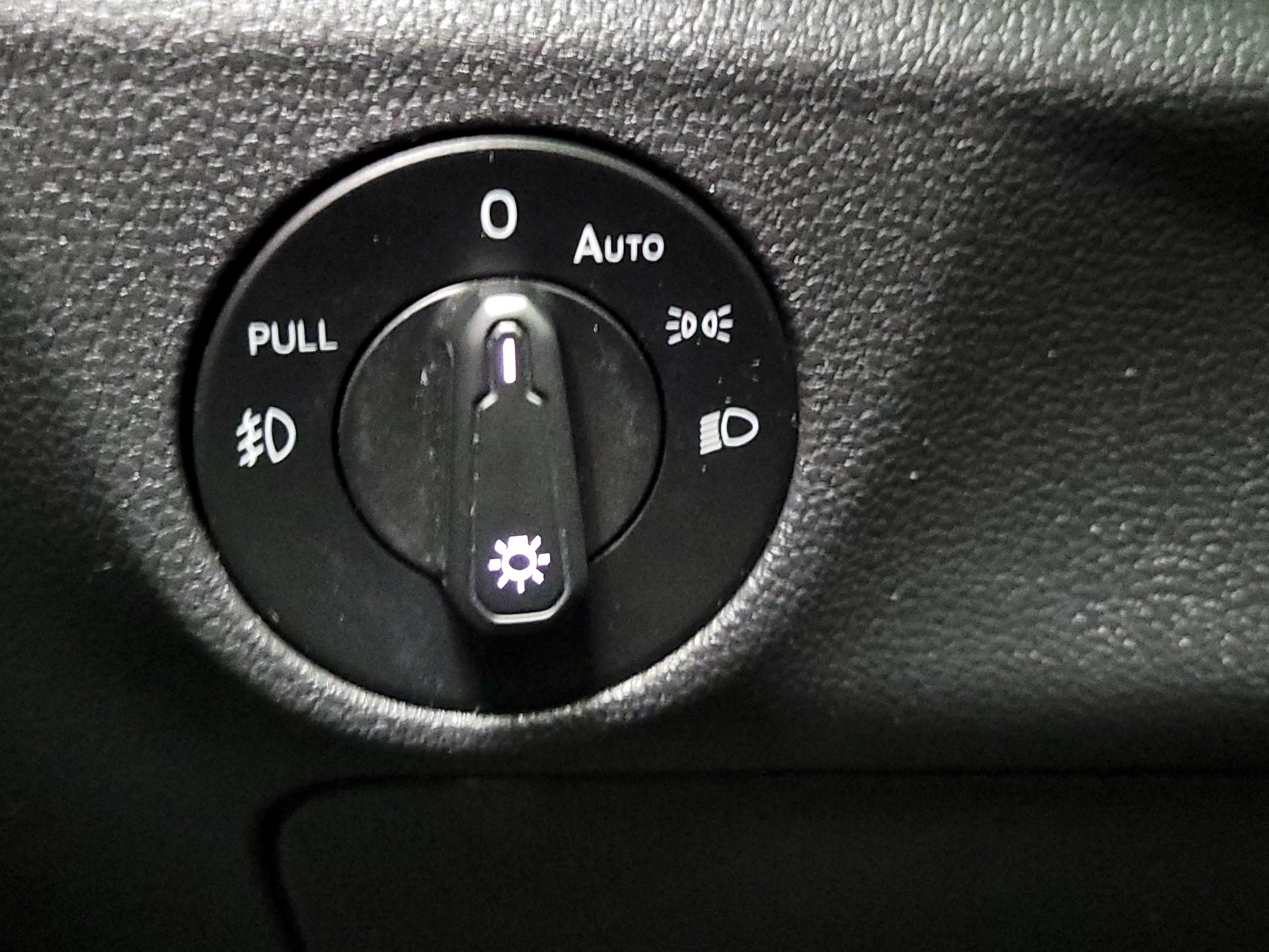 Thumbnail: 2019 Volkswagen Jetta - 13