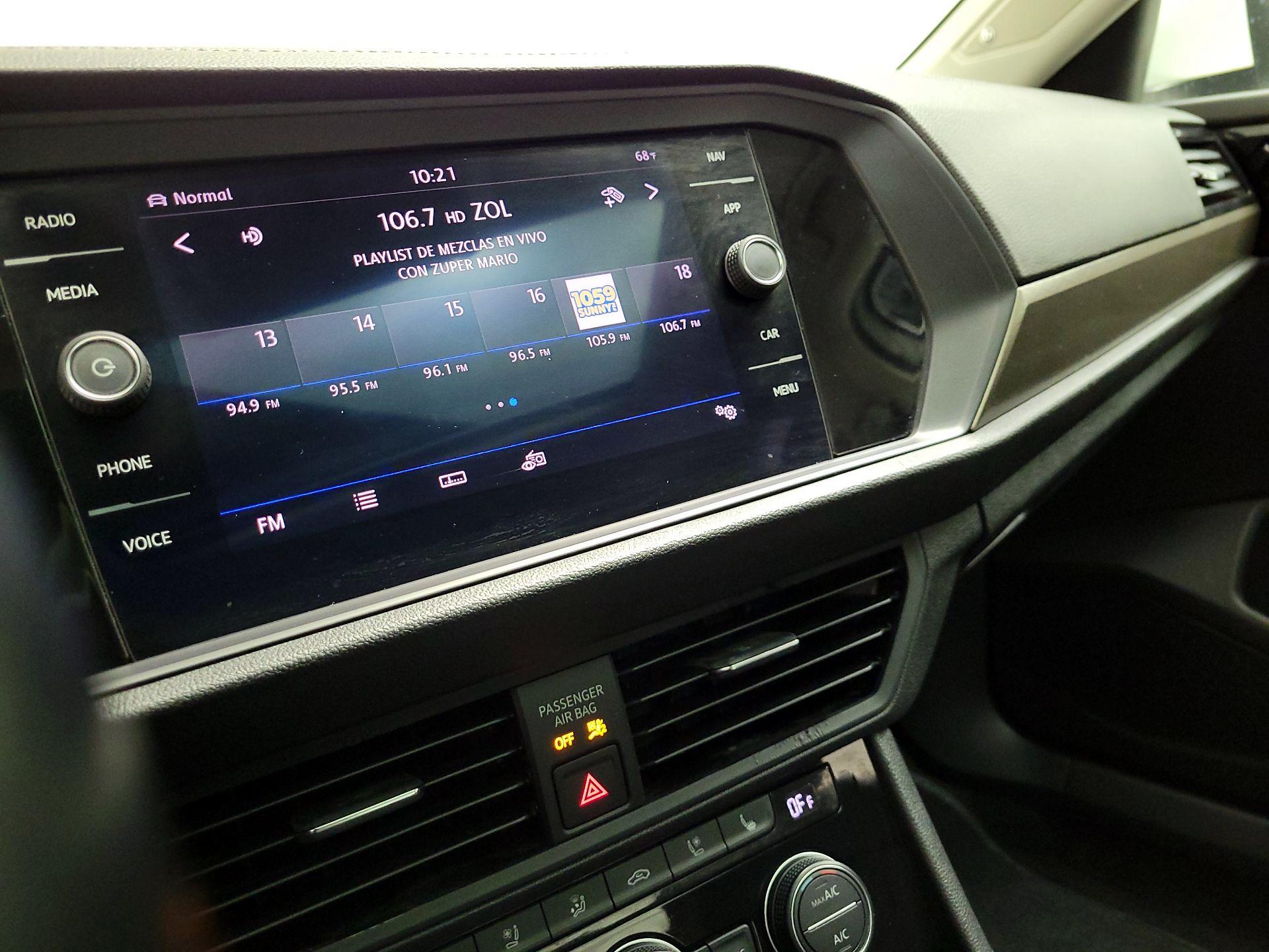 Thumbnail: 2019 Volkswagen Jetta - 16