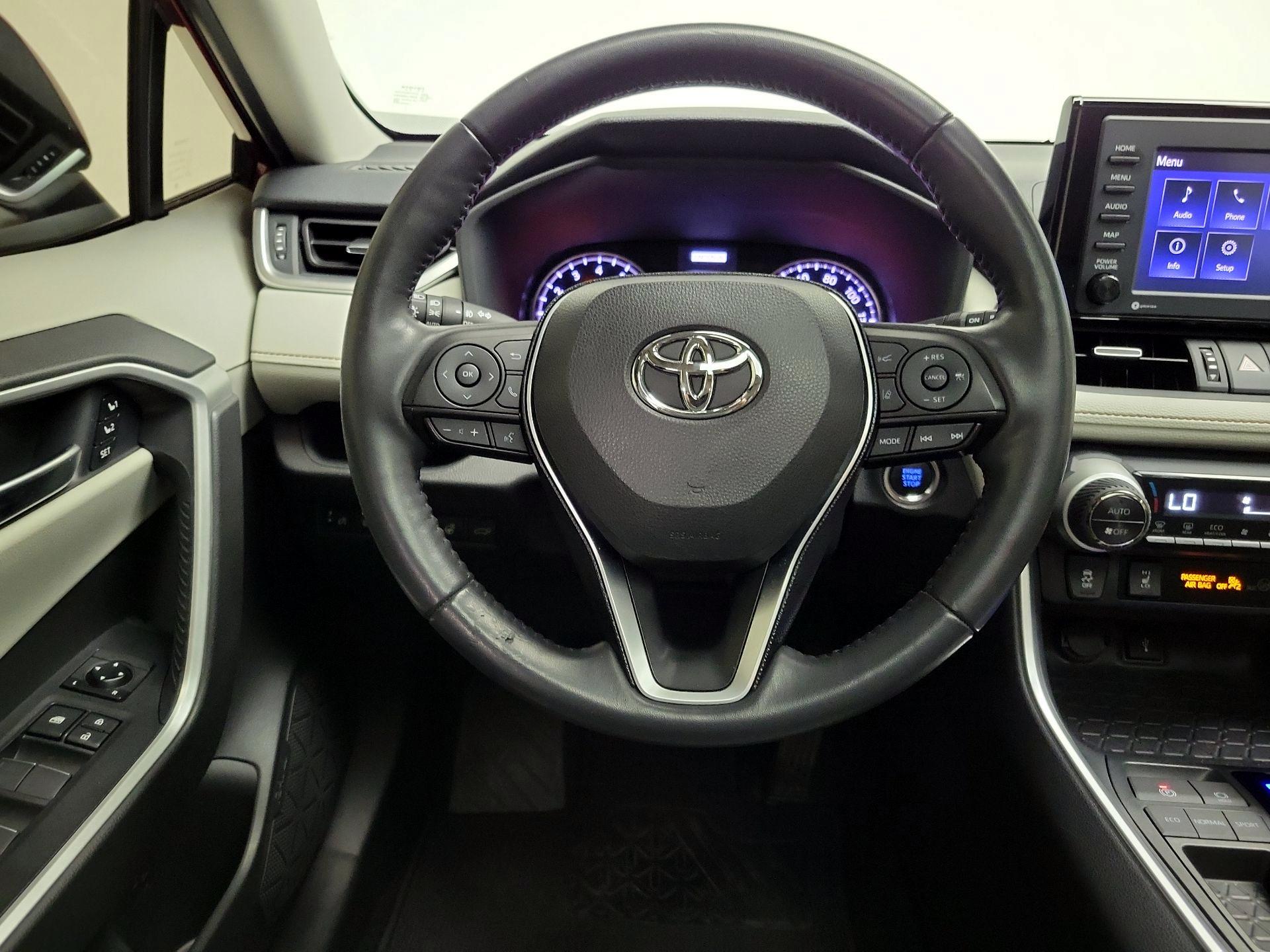 Thumbnail: 2020 Toyota RAV4 - 10