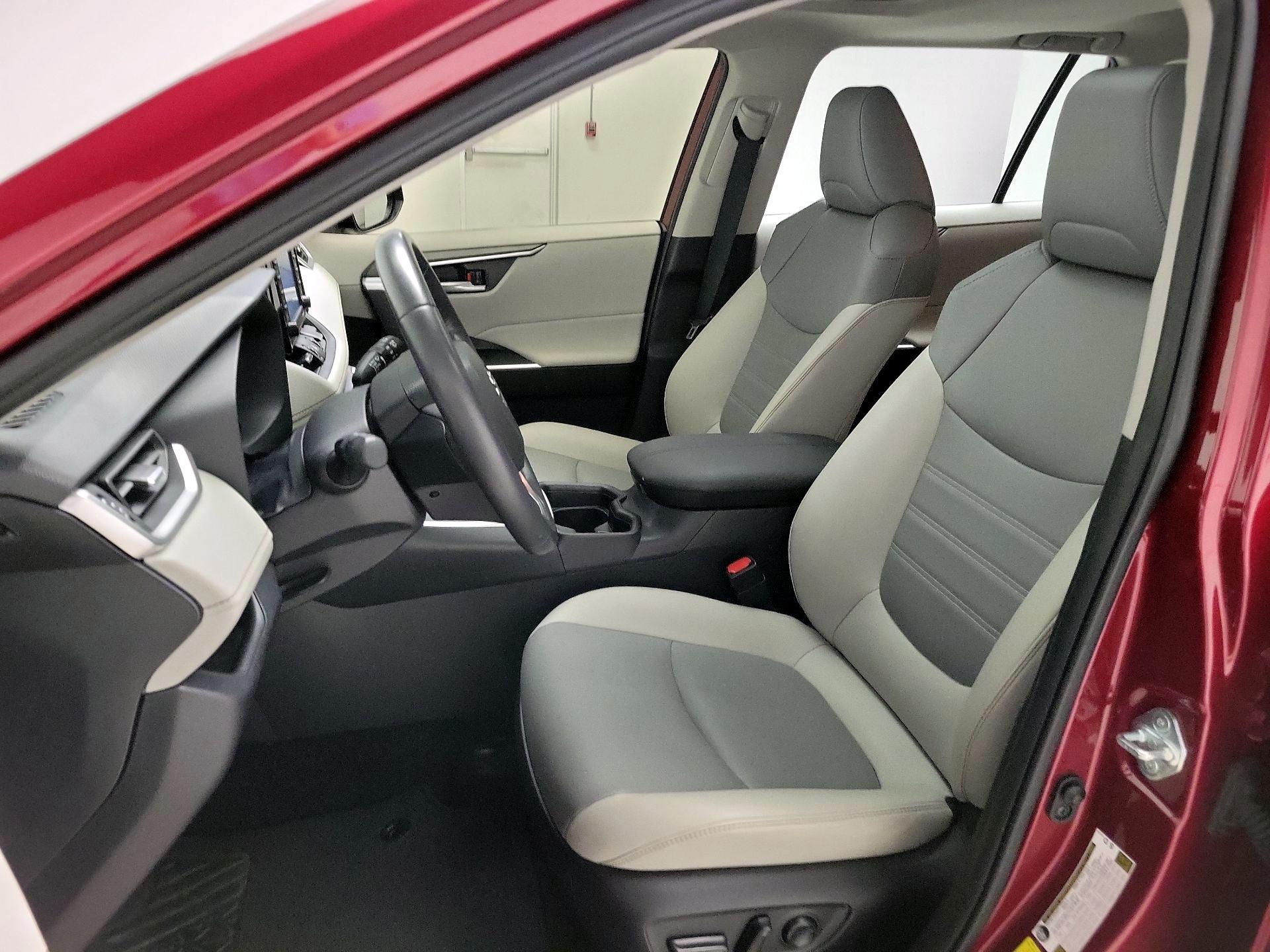 Thumbnail: 2020 Toyota RAV4 - 11