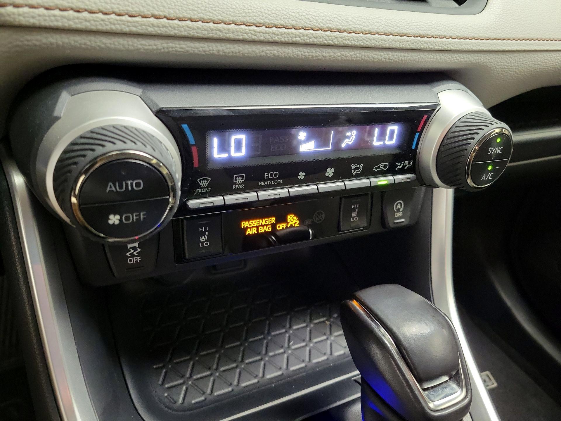 Thumbnail: 2020 Toyota RAV4 - 17