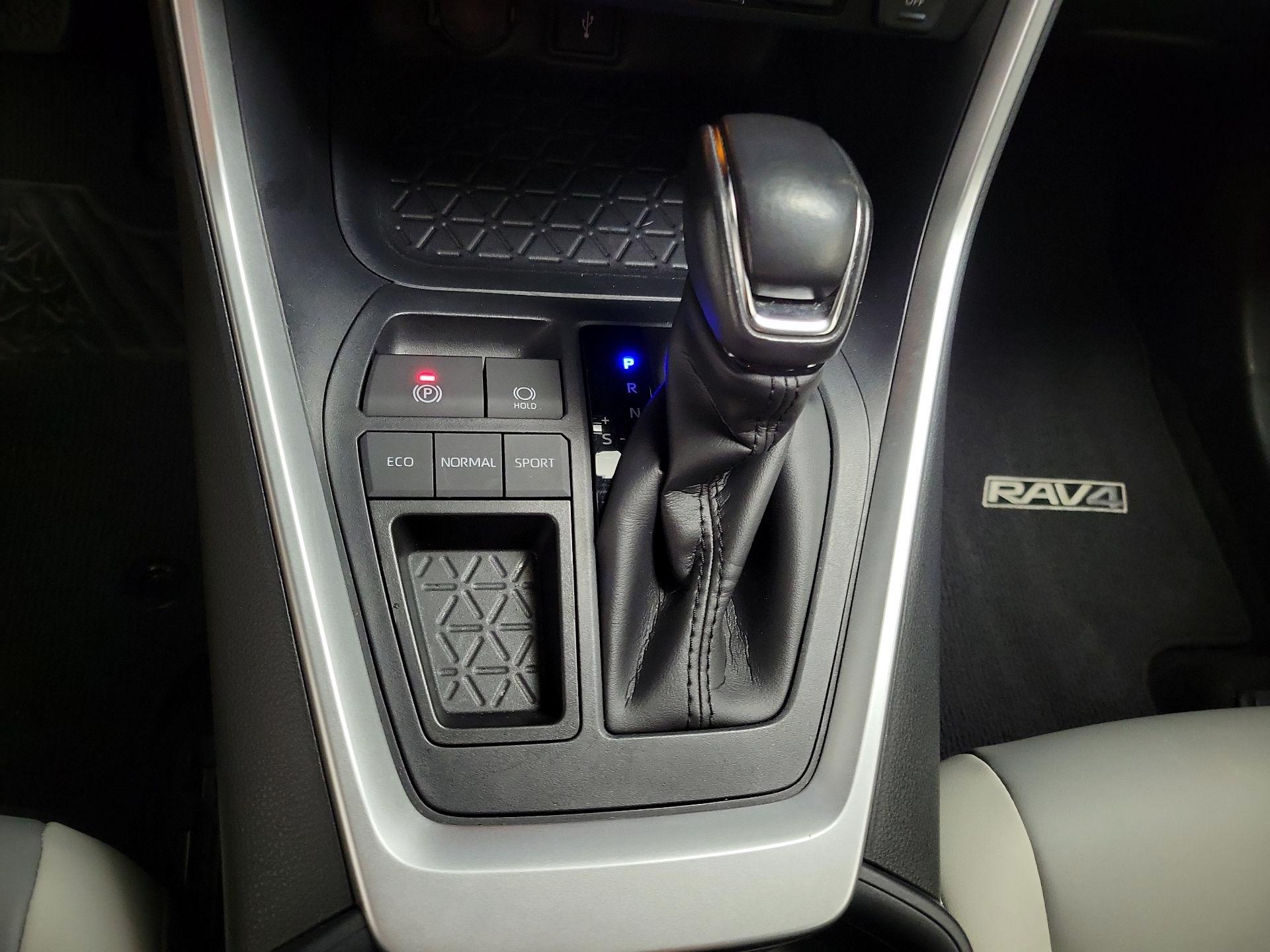 Thumbnail: 2020 Toyota RAV4 - 18