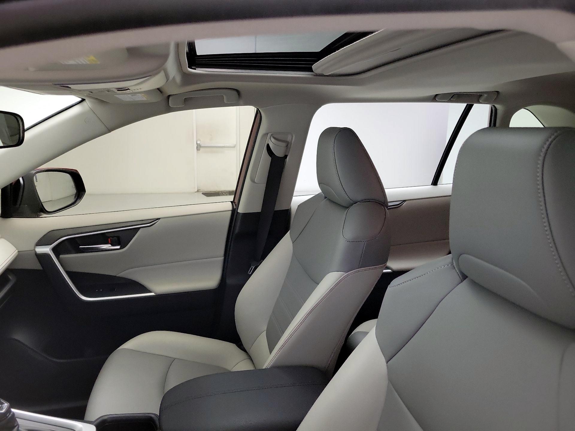 Thumbnail: 2020 Toyota RAV4 - 20