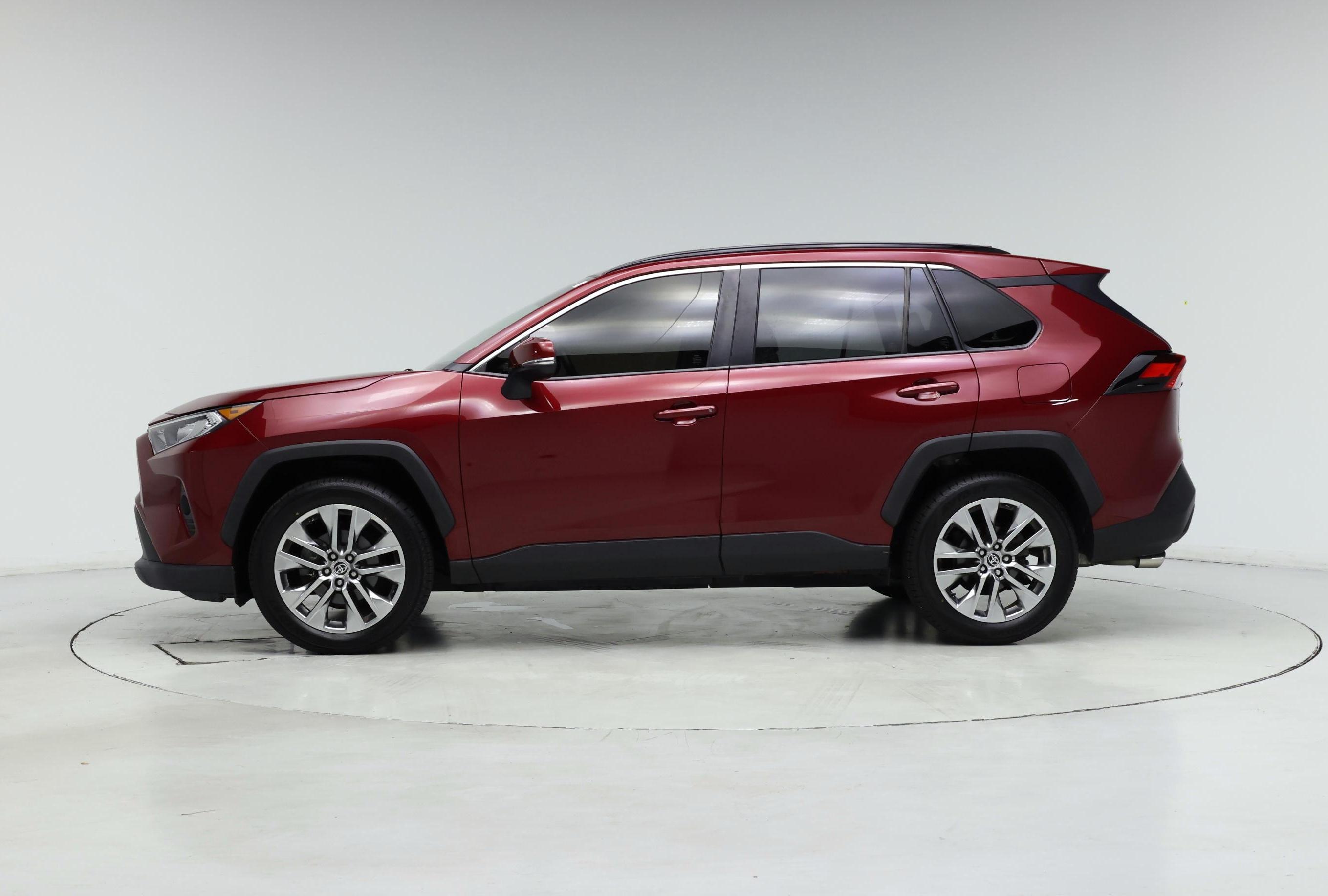Thumbnail: 2020 Toyota RAV4 - 3