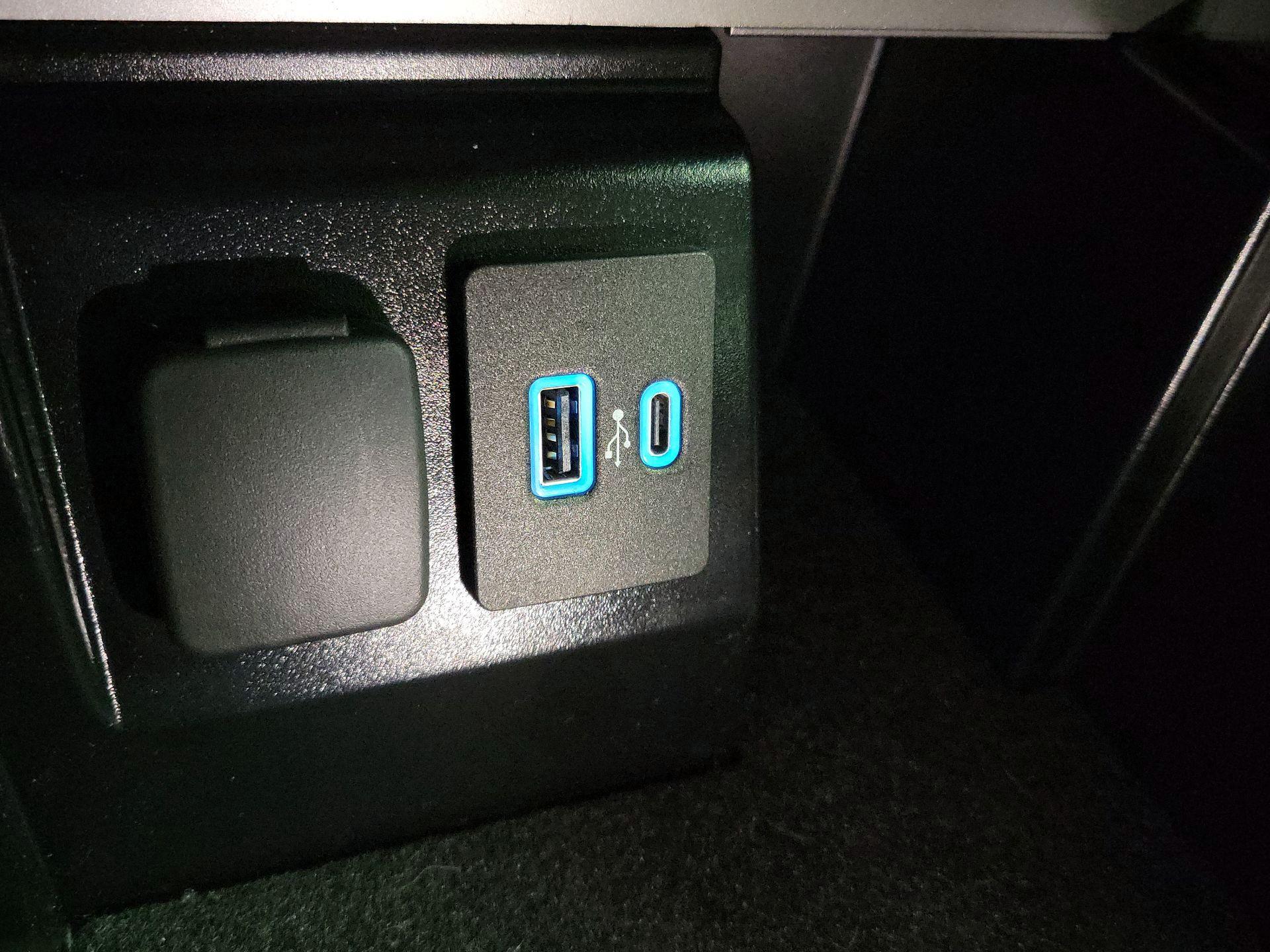 Thumbnail: 2022 Ford Explorer - 18