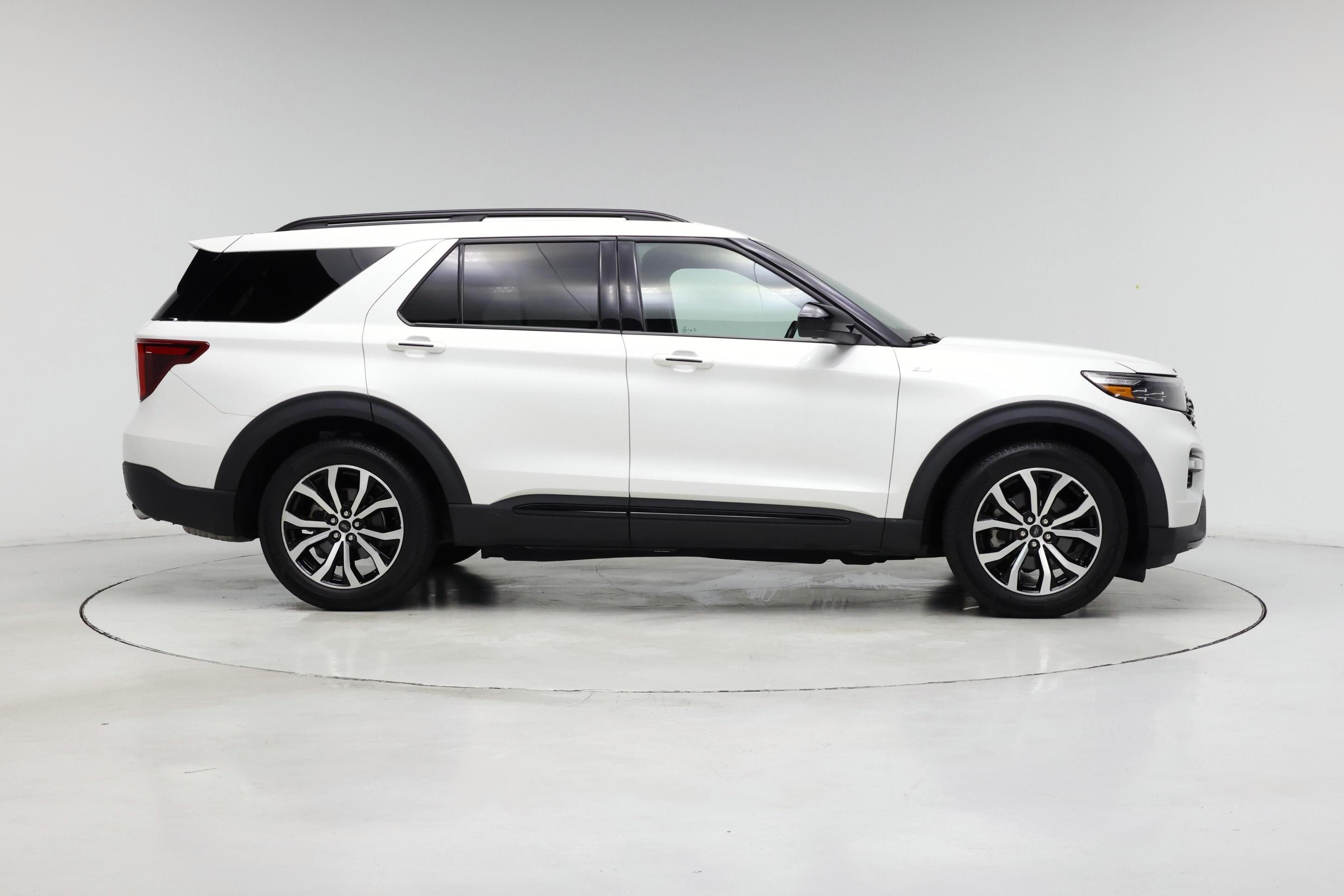 Thumbnail: 2022 Ford Explorer - 7