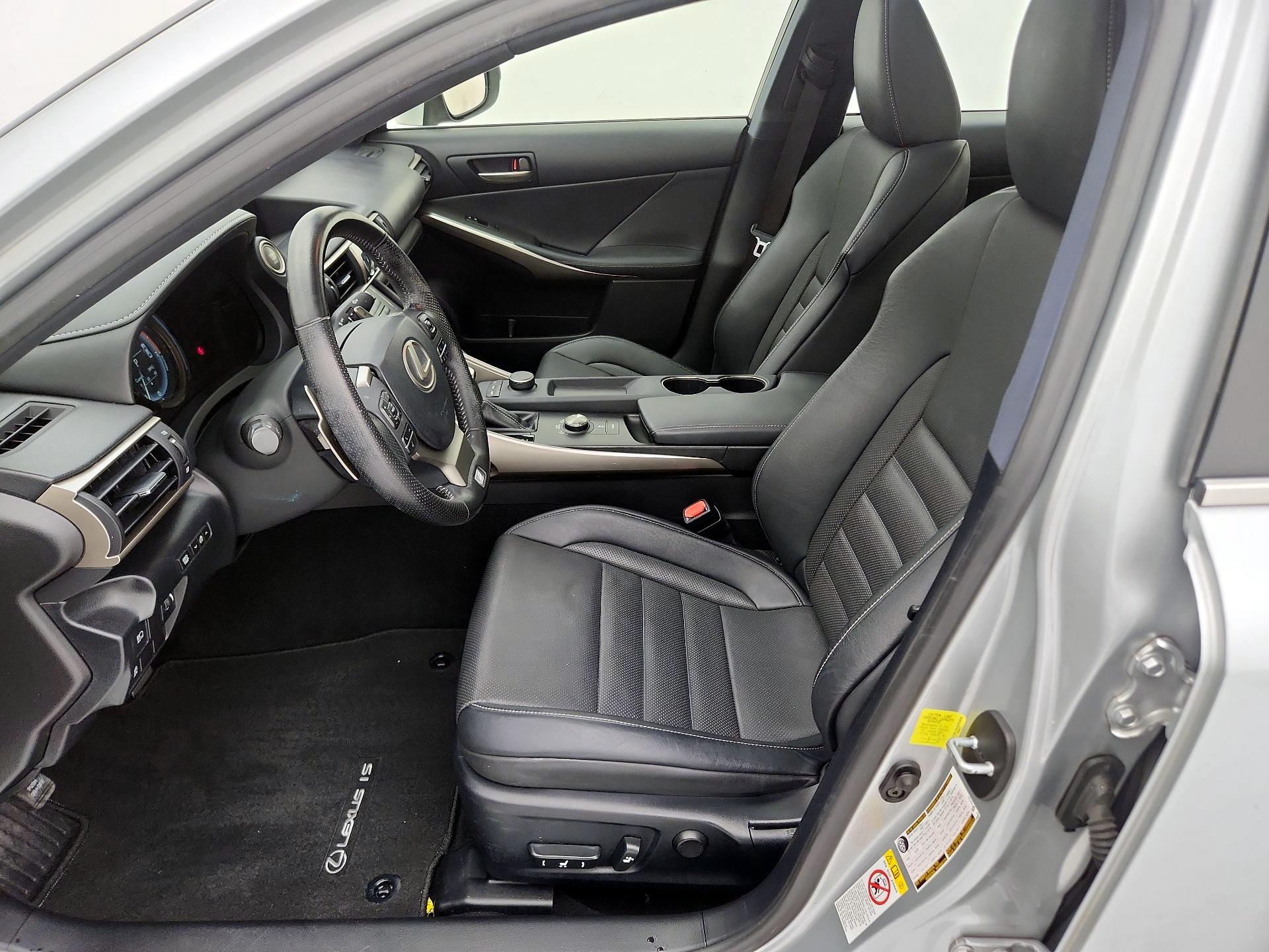 Thumbnail: 2017 Lexus IS - 11