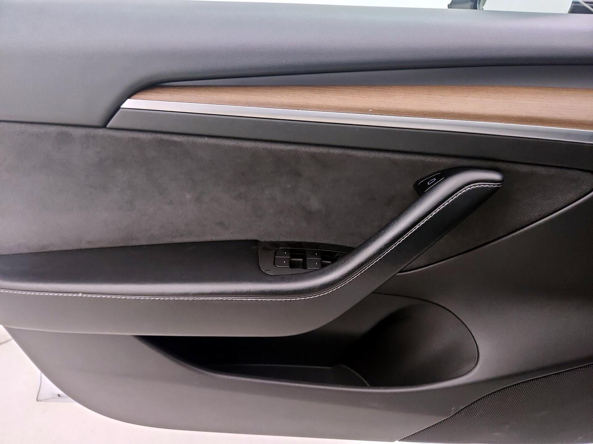 Thumbnail: 2021 Tesla Model 3 - 12