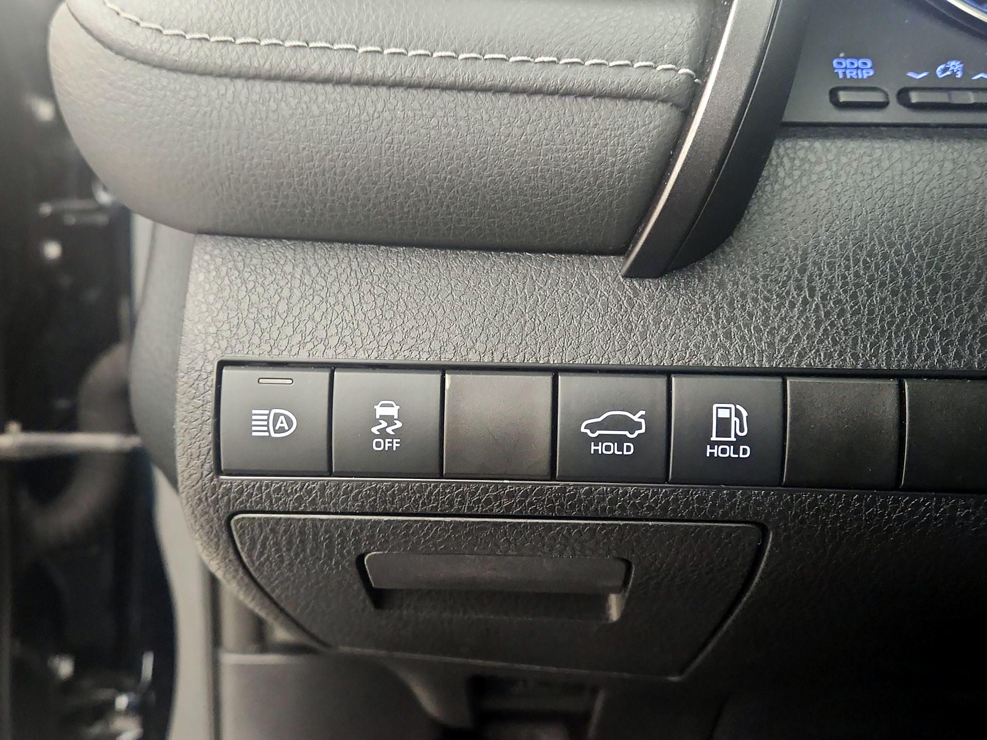 Thumbnail: 2020 Toyota Camry - 13