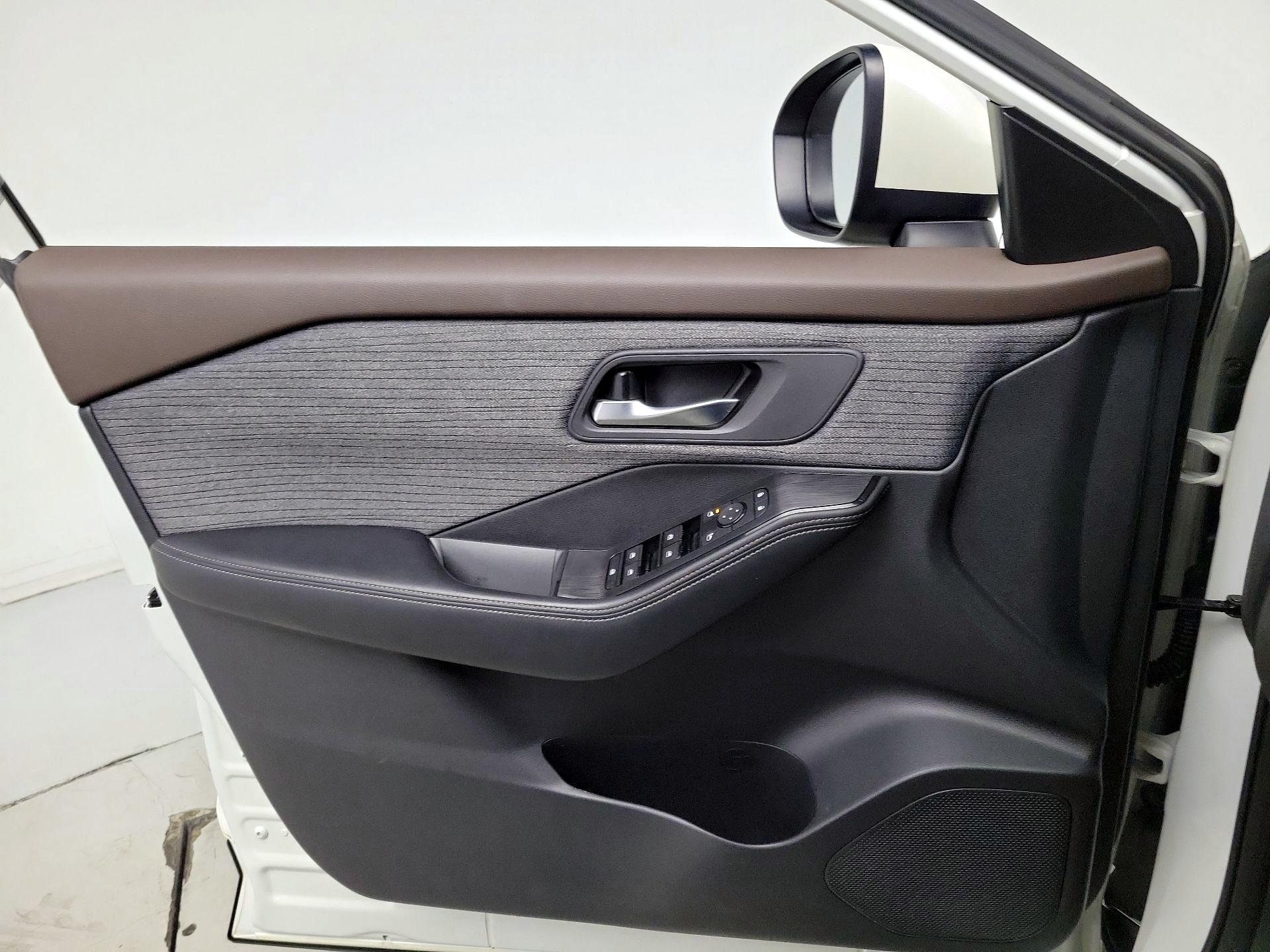 Thumbnail: 2023 Nissan Rogue - 12