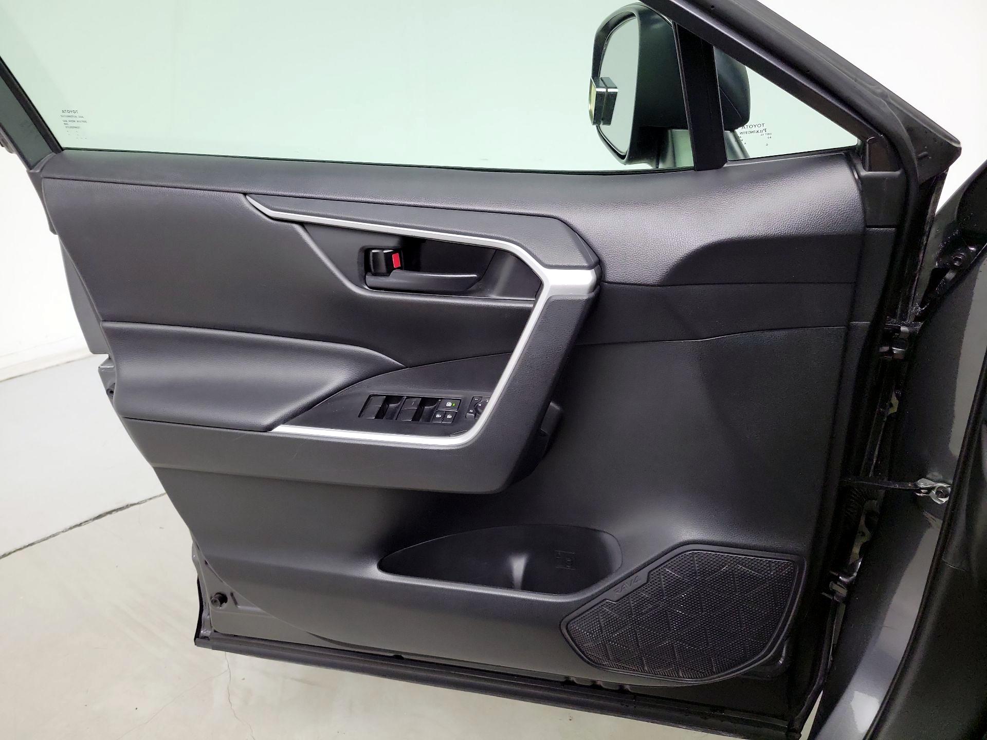 Thumbnail: 2021 Toyota RAV4 - 12