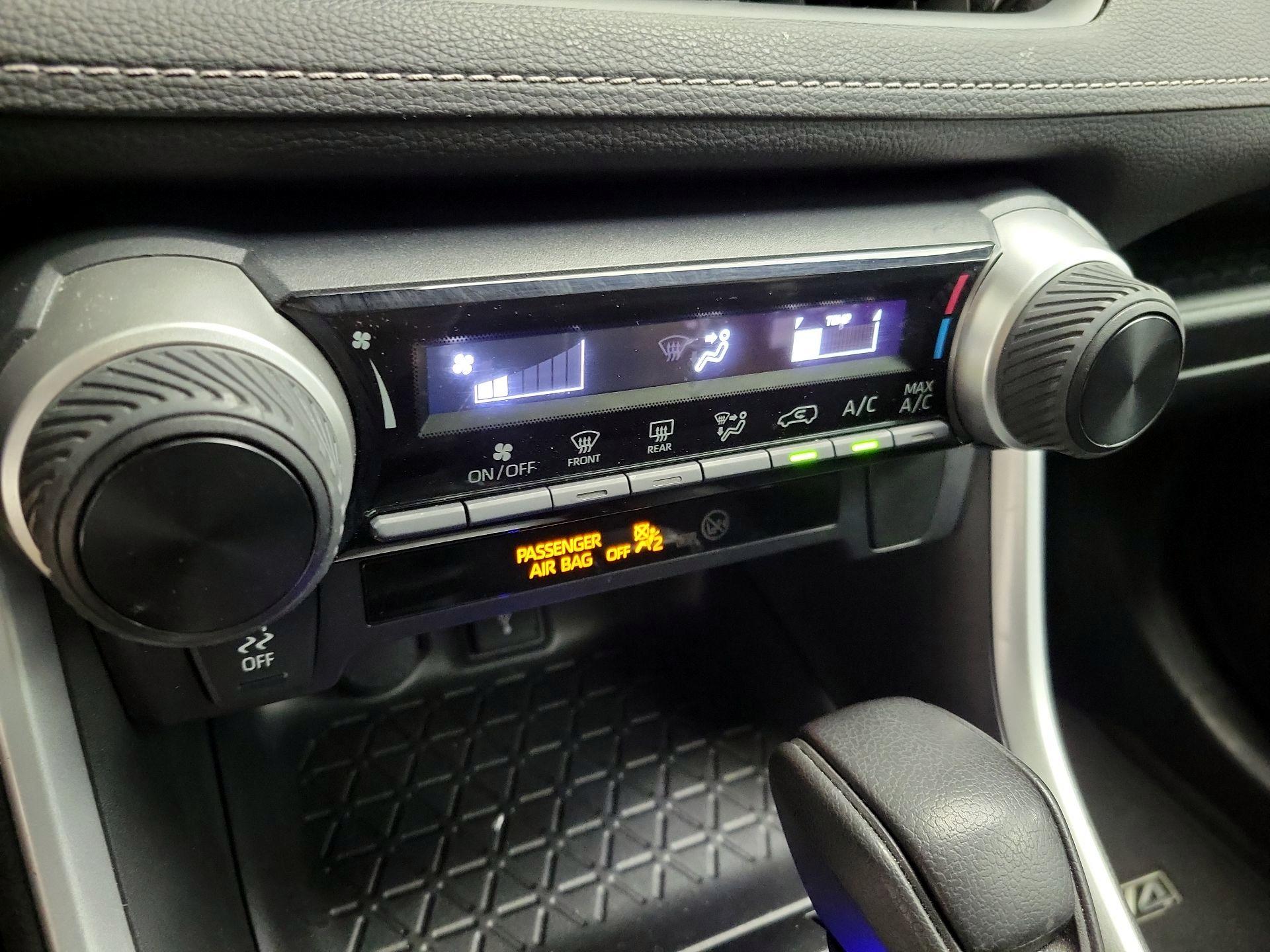 Thumbnail: 2021 Toyota RAV4 - 16