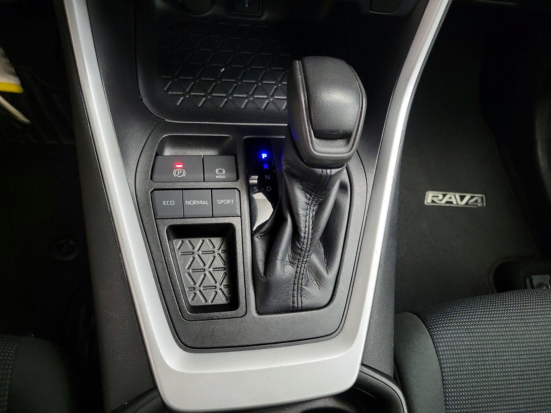 Thumbnail: 2021 Toyota RAV4 - 17