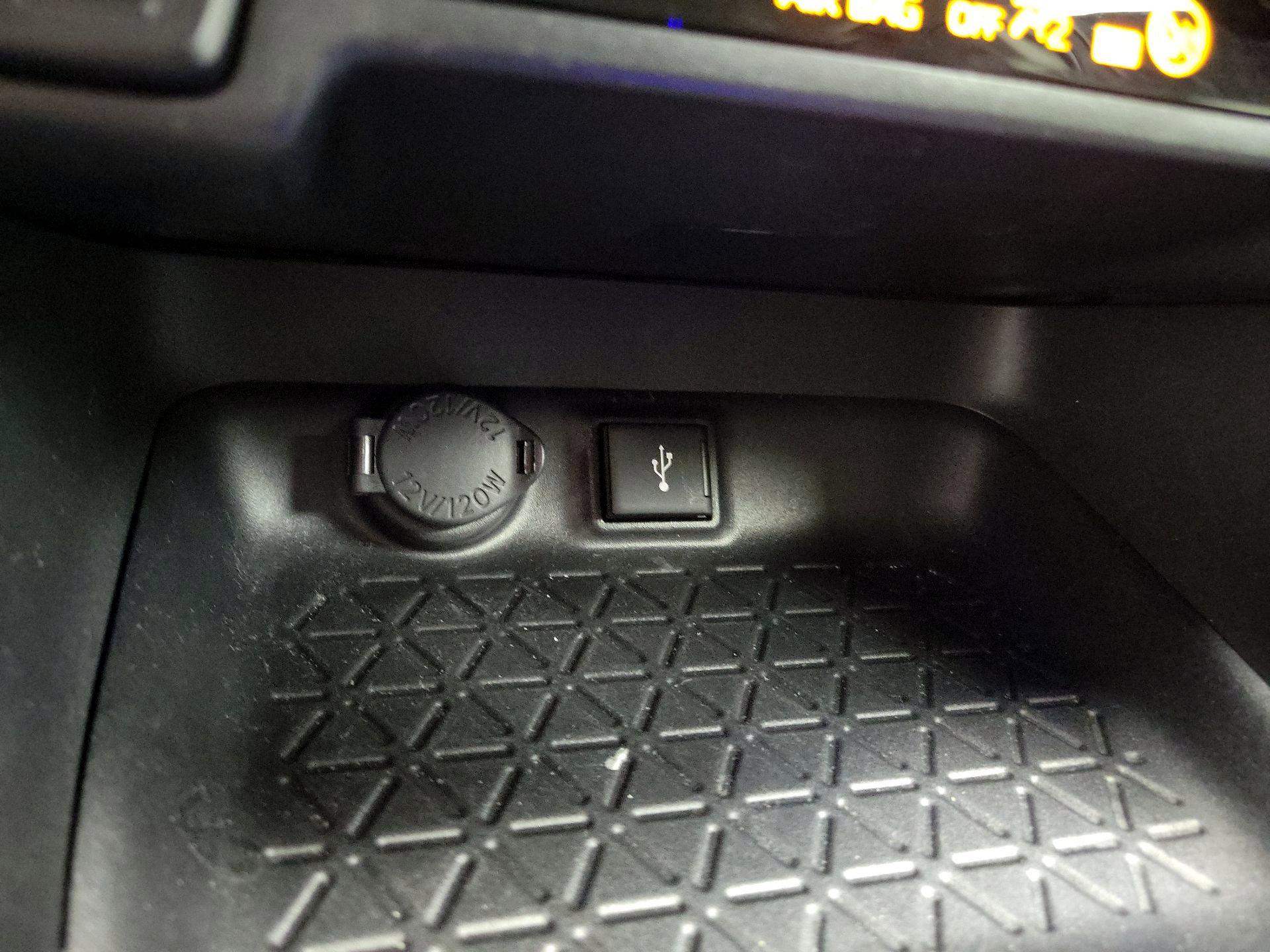 Thumbnail: 2021 Toyota RAV4 - 18