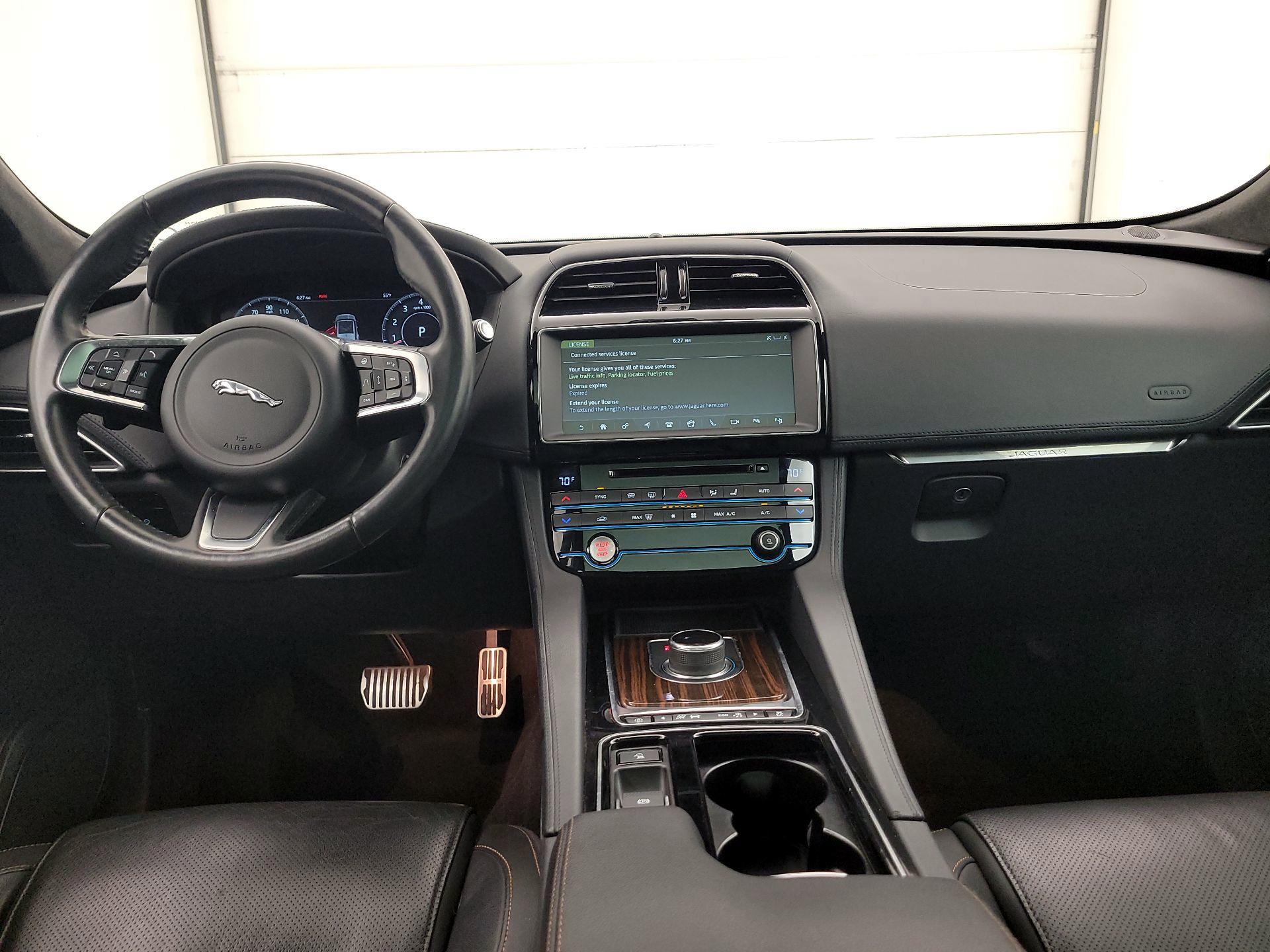 Thumbnail: 2019 Jaguar F-Pace - 9