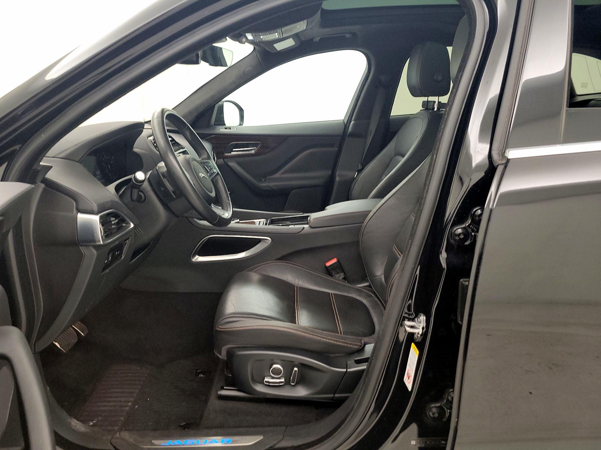 Thumbnail: 2019 Jaguar F-Pace - 11