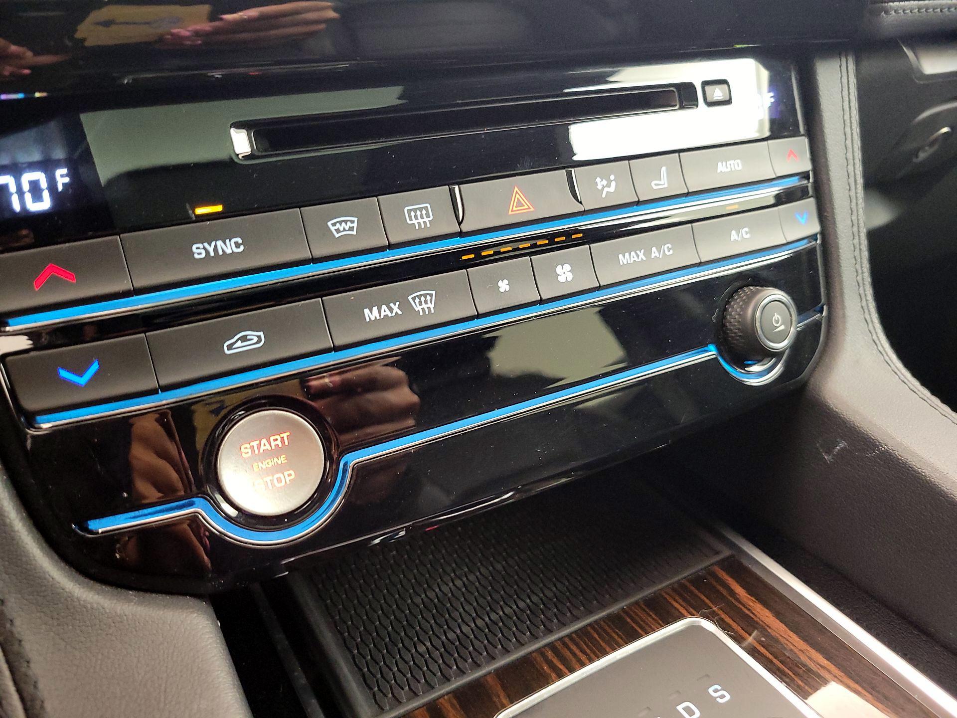 Thumbnail: 2019 Jaguar F-Pace - 16